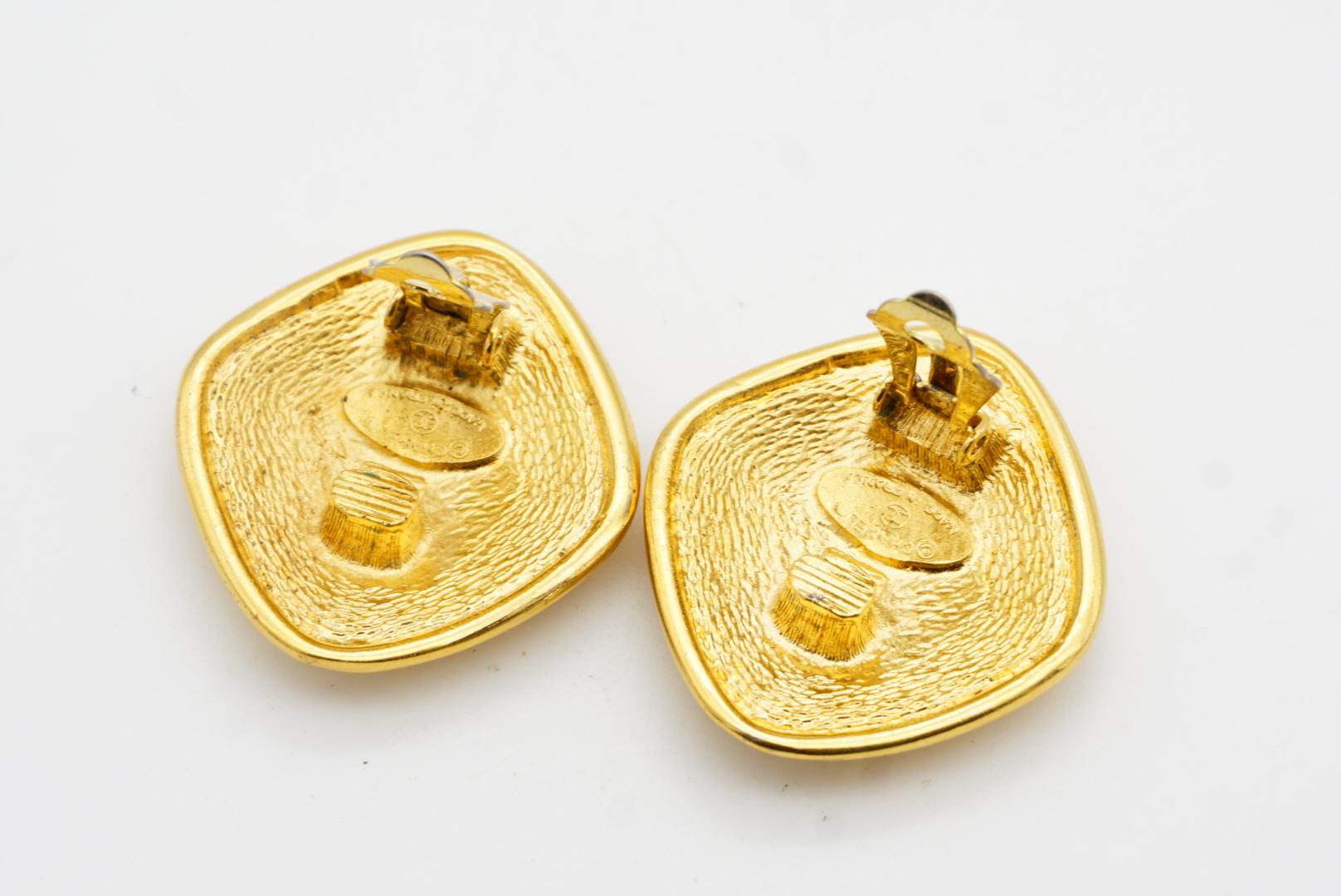 Chanel Vintage 1980s Large Diamond Vine Logo Crush Coco Arabesque Clip Earrings For Sale 9