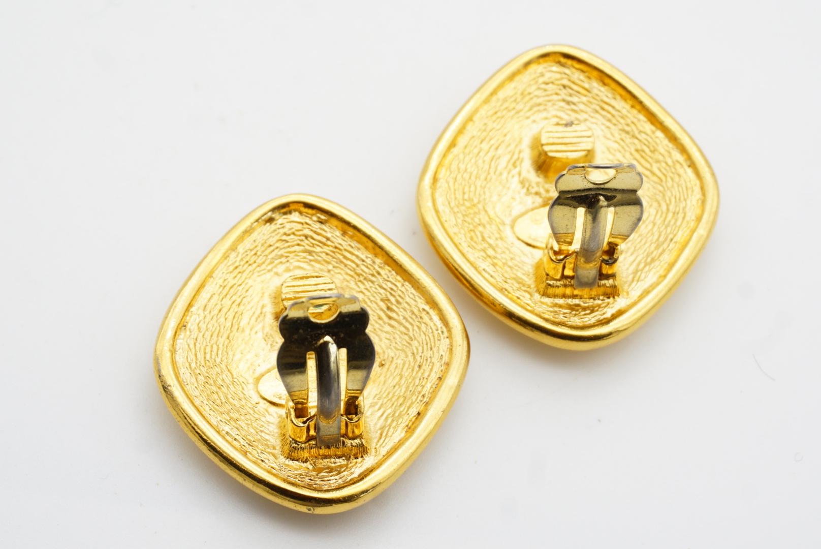 Chanel Vintage 1980s Large Diamond Vine Logo Crush Coco Arabesque Clip Earrings For Sale 10