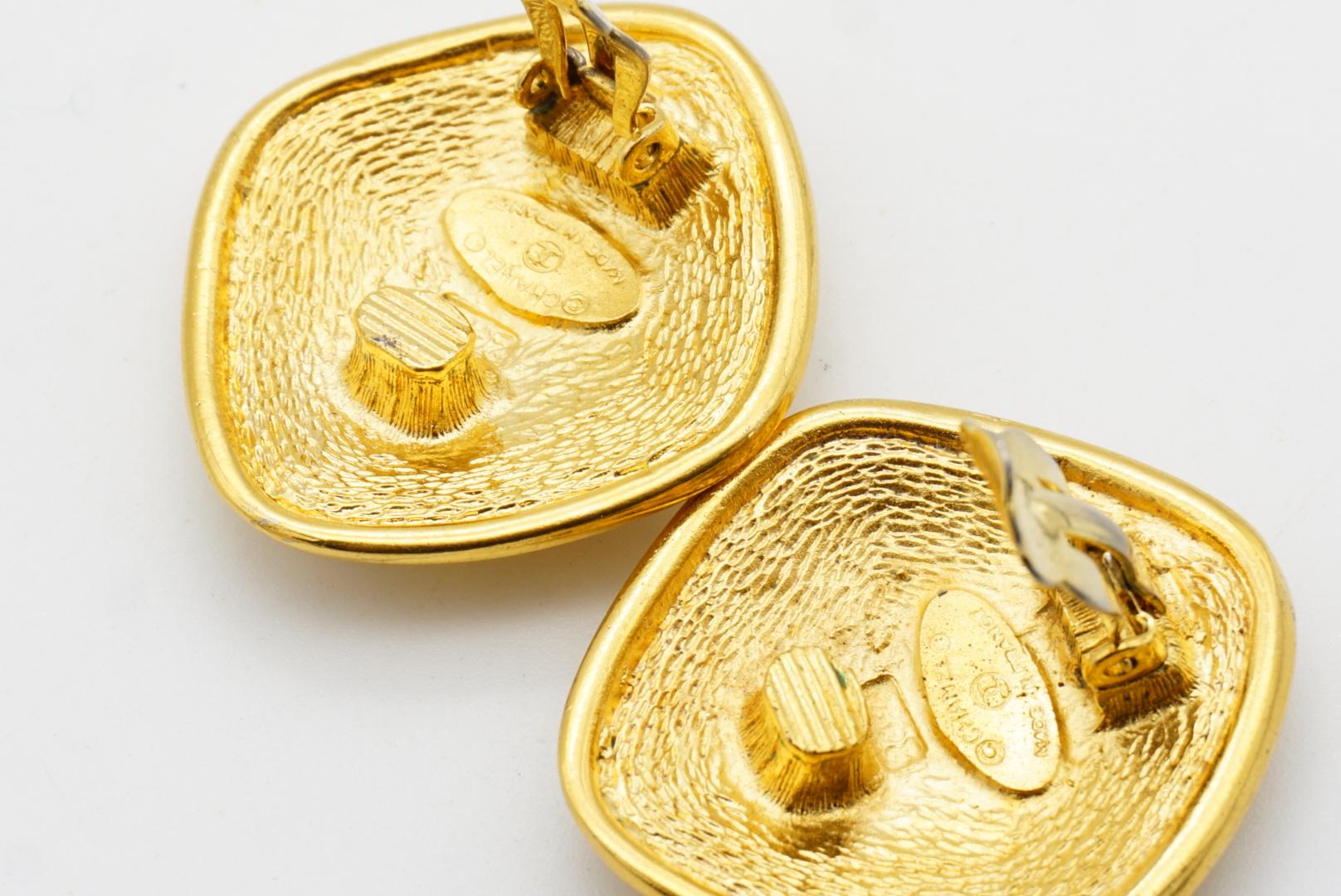 Chanel Vintage 1980s Large Diamond Vine Logo Crush Coco Arabesque Clip Earrings For Sale 11