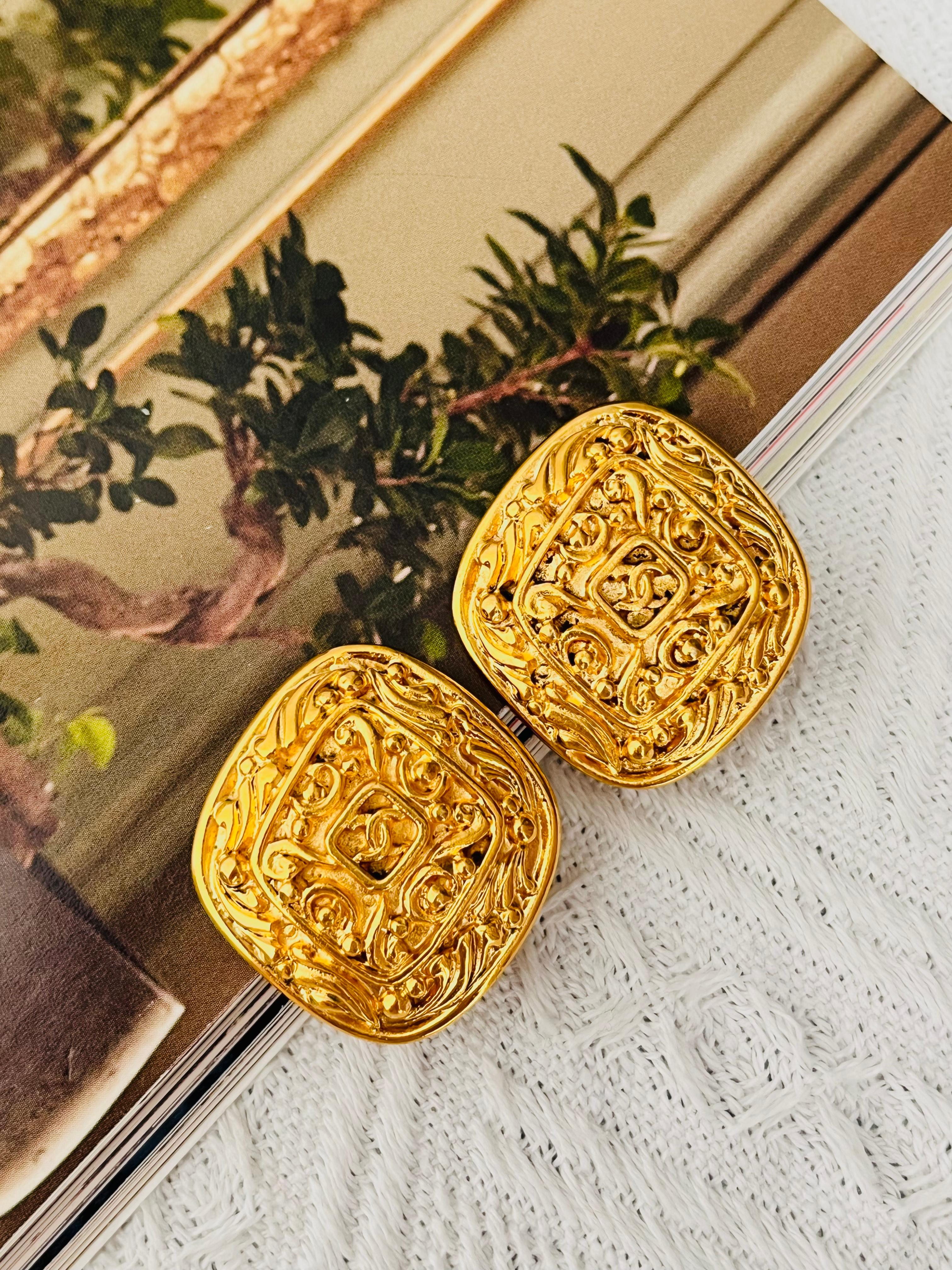 Art Deco Chanel Vintage 1980s Large Diamond Vine Logo Crush Coco Arabesque Clip Earrings For Sale