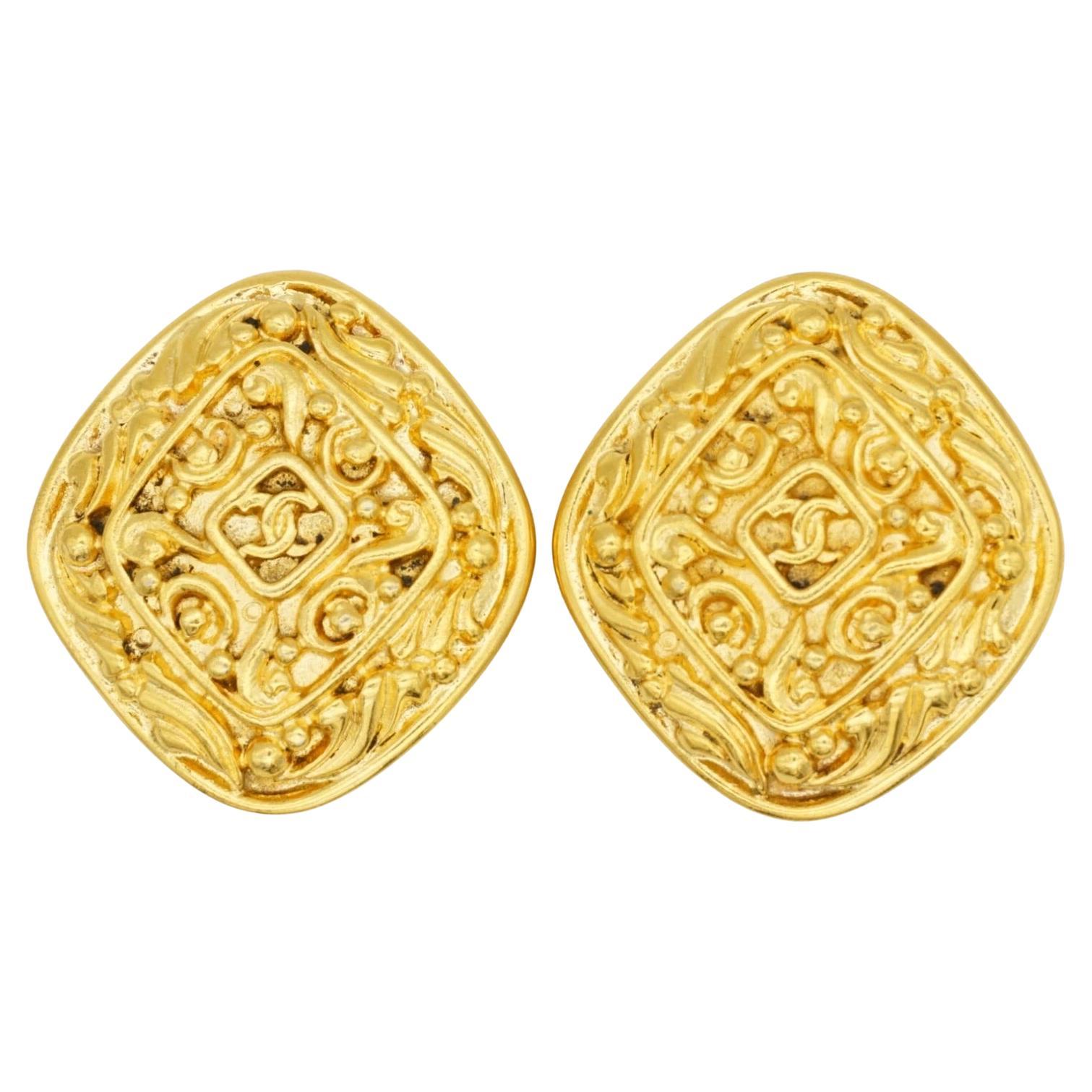 Orecchini a clip Chanel vintage anni '80 con logo a vite grande e diamante Crush Coco Arabesque