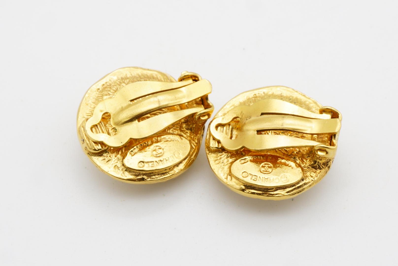 Chanel Vintage 1980s Logo CC Coco Engraved White Pearl Circle Gold Clip Earrings For Sale 6