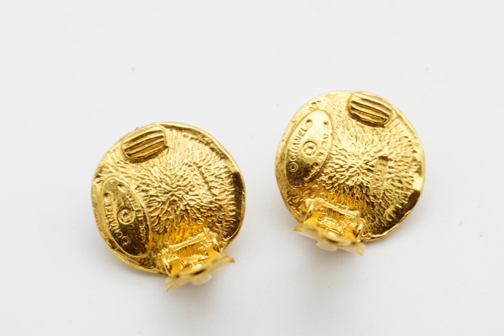 Chanel Vintage 1980s Logo CC Coco Engraved White Pearl Circle Gold Clip Earrings For Sale 7
