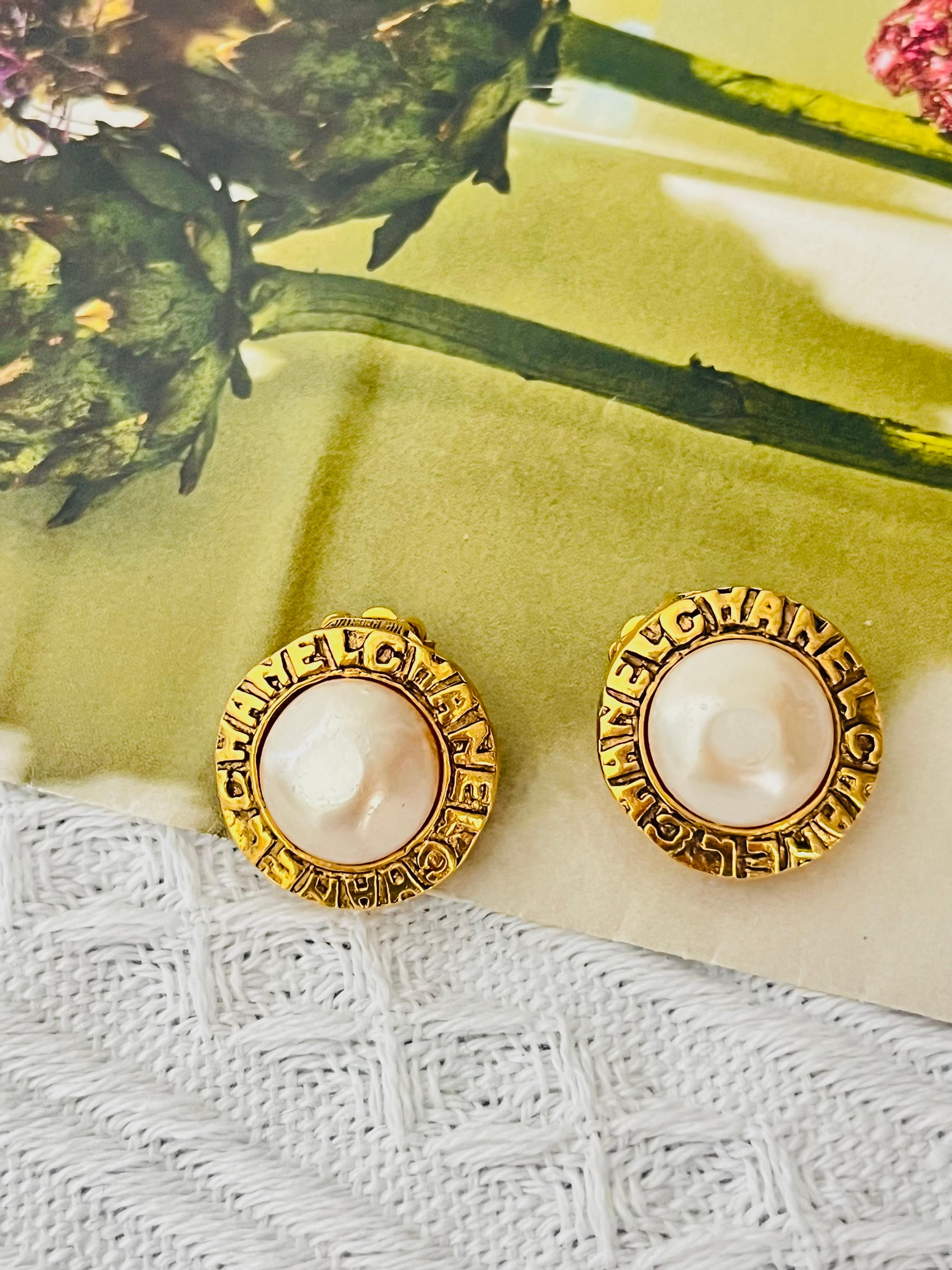 Chanel Vintage 1980s Logo CC Coco Engraved White Faux Pearl Circle Clip Earrings GoldModernist Elegant Chunky Clip Earrings, Gold Plated 

Very good condition. Light scratches or colour loss on faux pearl, barely noticeable. 100% Genuine.

A very