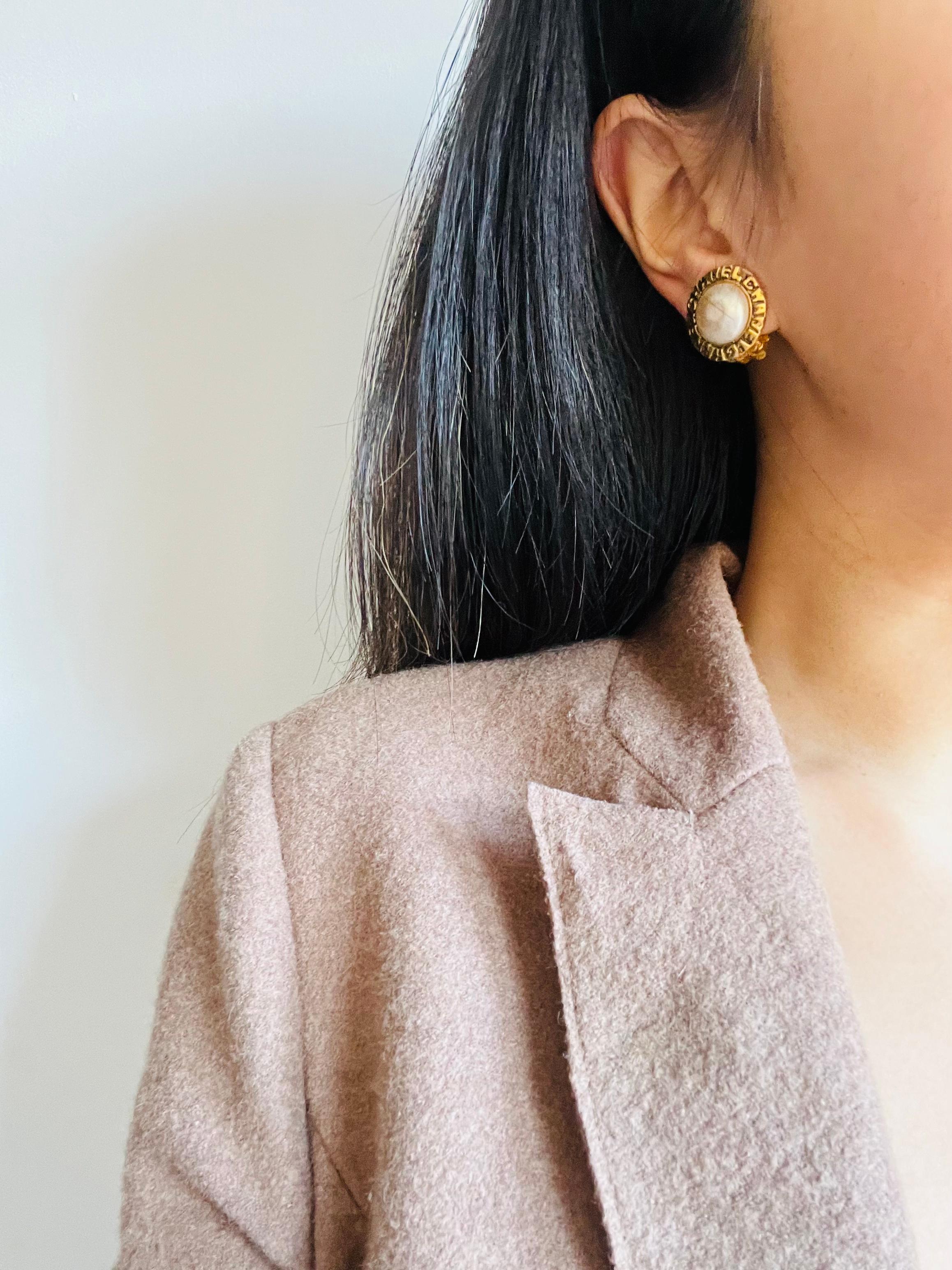 Women's or Men's Chanel Vintage 1980s Logo CC Coco Engraved White Pearl Circle Gold Clip Earrings For Sale