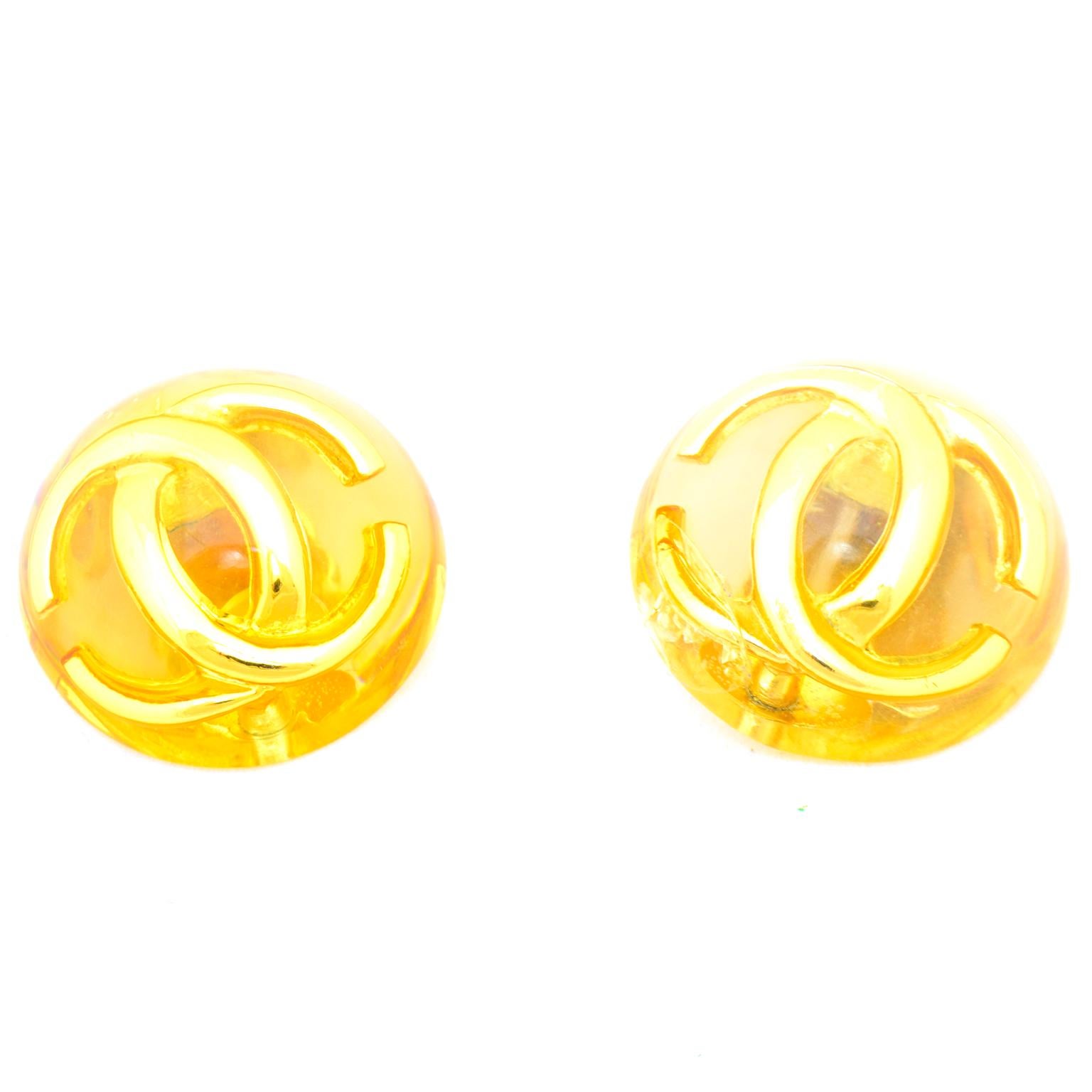 Chanel Vintage 1980s Lucite Dome Gold CC Logo Clip Earrings 2
