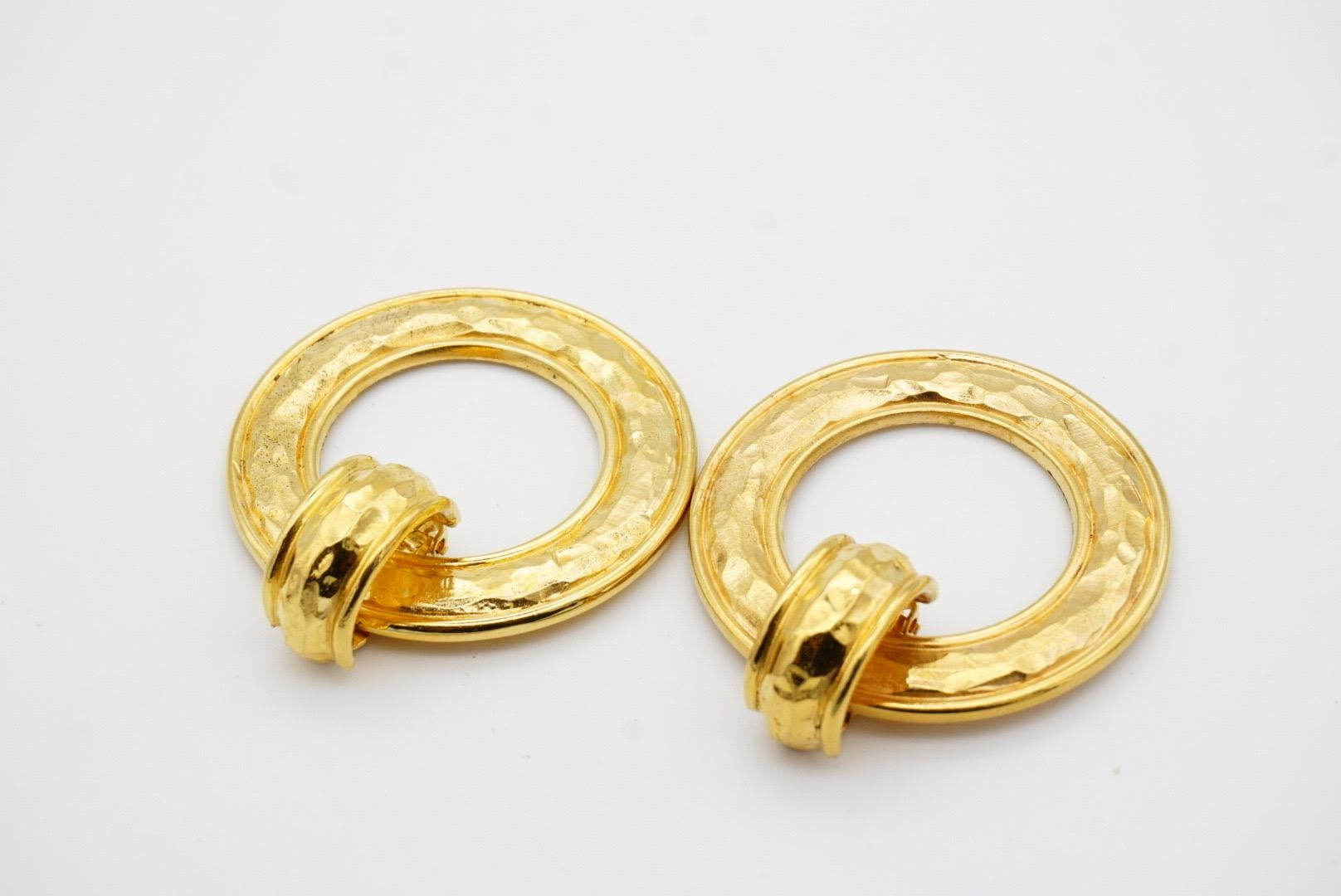 Chanel Vintage 1980er Jahre Massive Iconic Lava Runde Kreis Creolen Chunky Clip-Ohrringe im Angebot 7