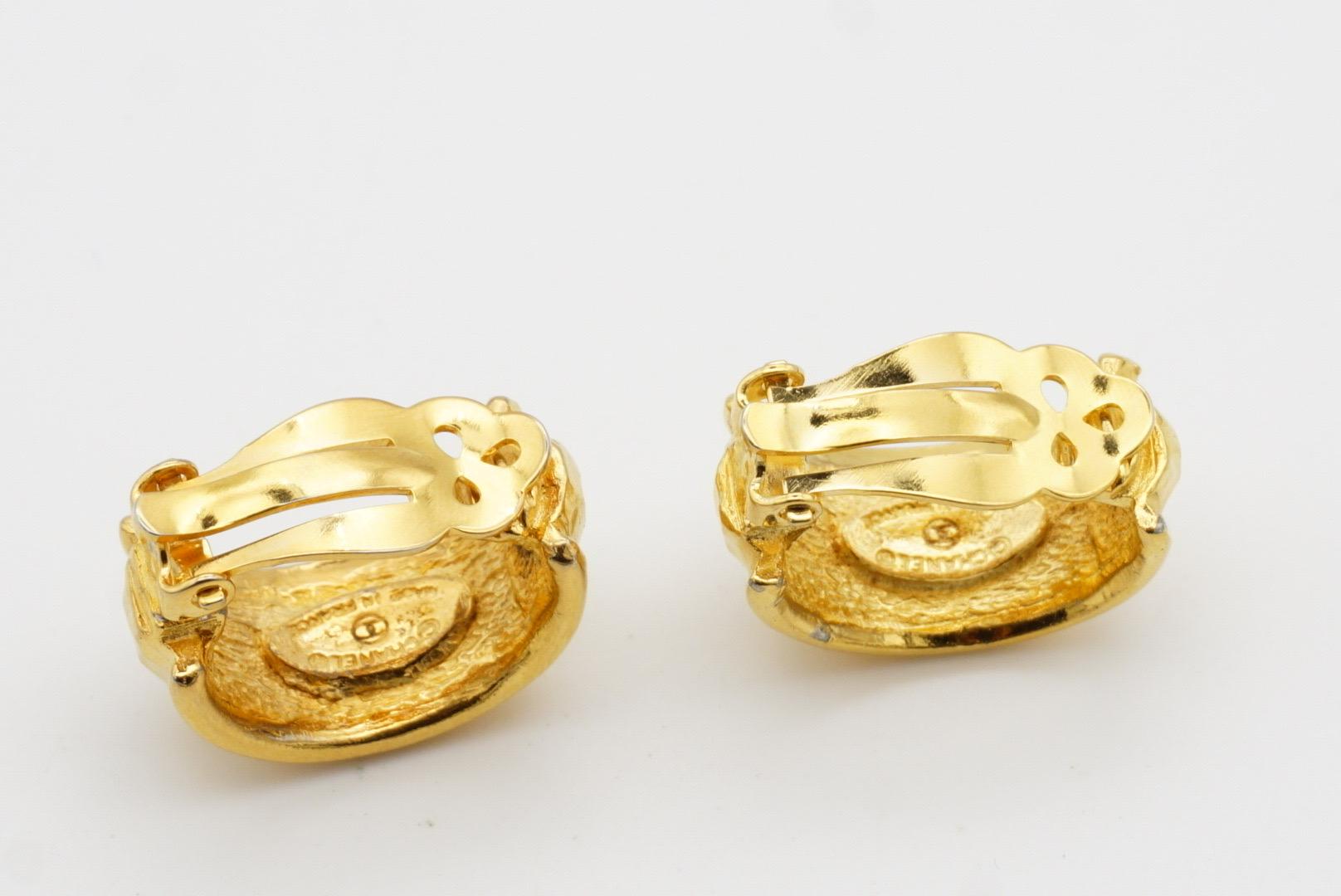 Chanel Vintage 1980er Jahre Massive Iconic Lava Runde Kreis Creolen Chunky Clip-Ohrringe im Angebot 10