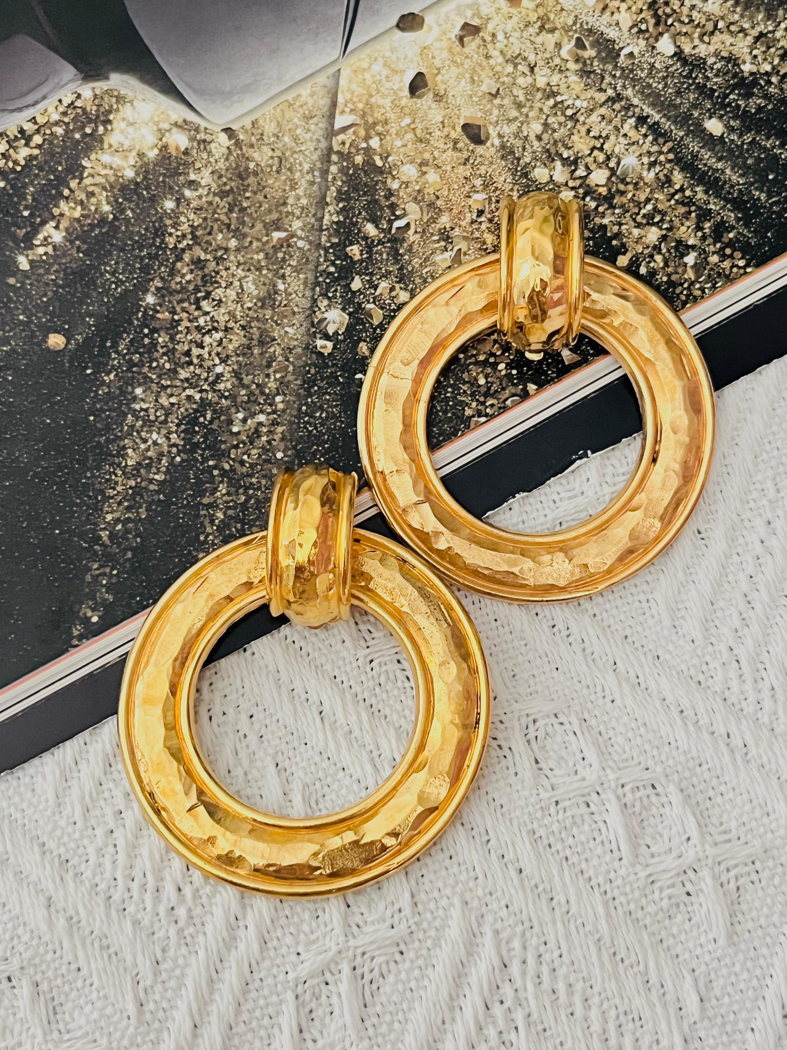 Chanel Vintage 1980er Jahre Massive Iconic Lava Runde Kreis Creolen Chunky Clip-Ohrringe im Zustand „Gut“ im Angebot in Wokingham, England