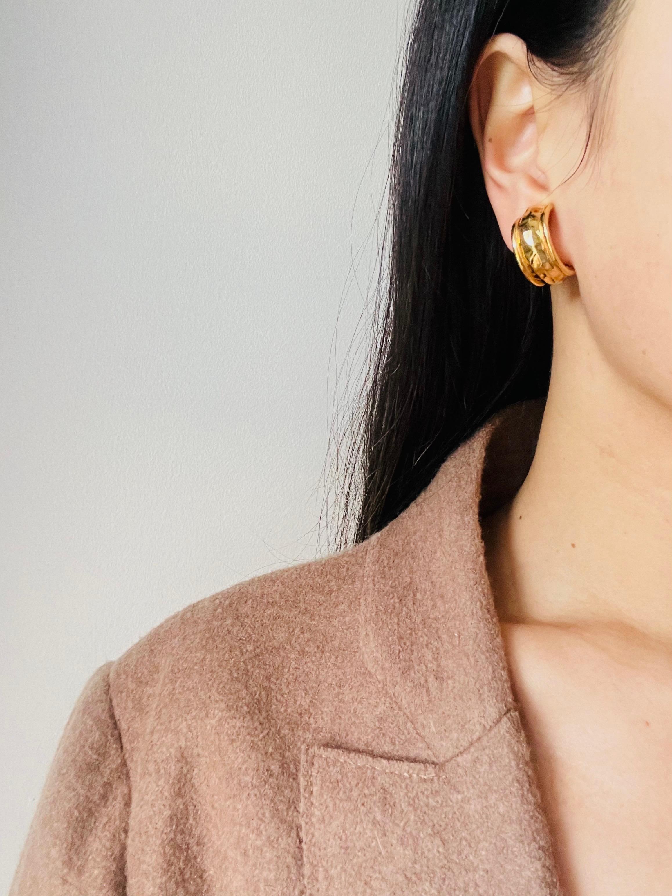 Chanel Vintage 1980er Jahre Massive Iconic Lava Runde Kreis Creolen Chunky Clip-Ohrringe im Angebot 3