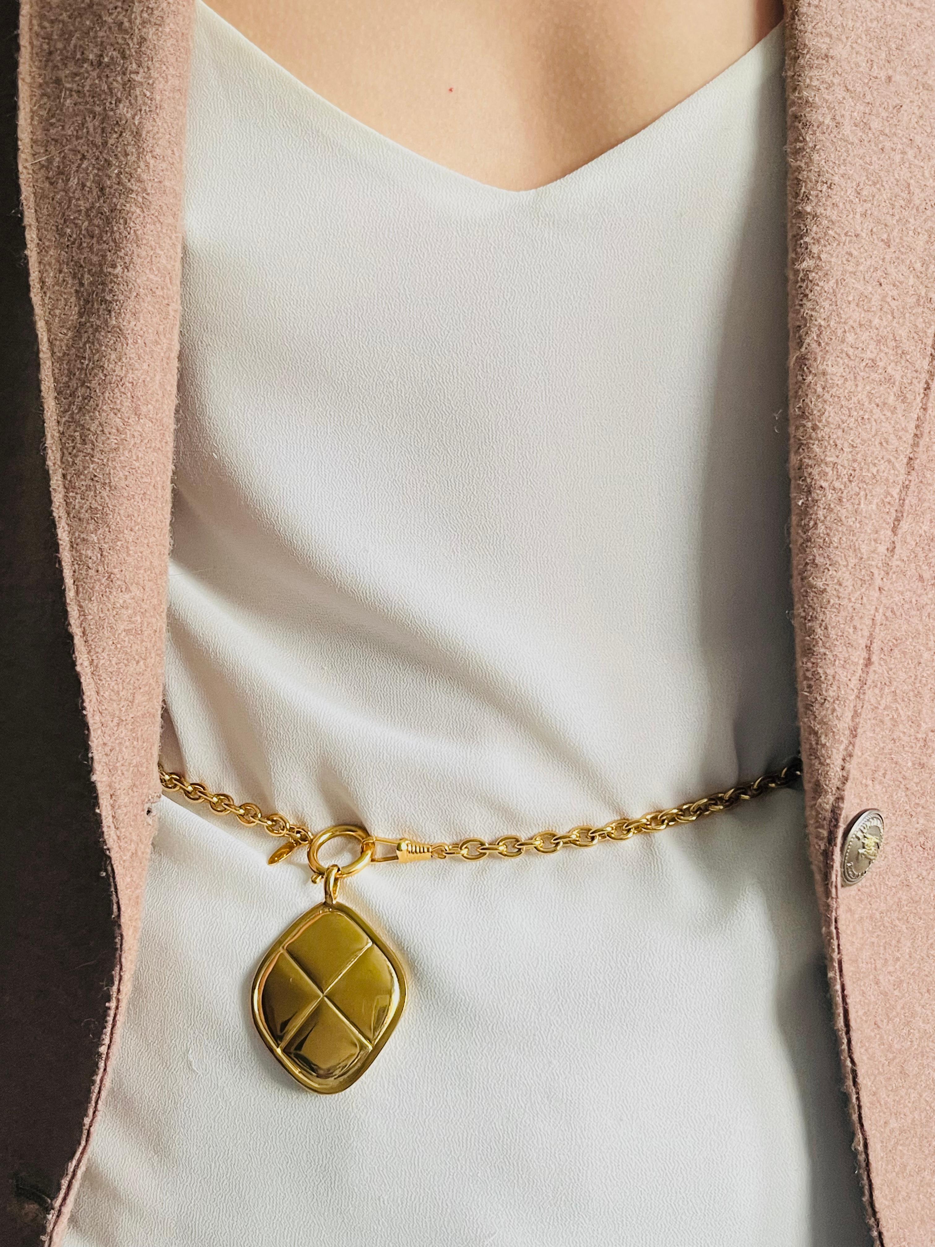 Chanel Vintage 1980s Matelassé Gesteppt Glow Diamond Lange Halskette Gürtel Armband im Angebot 6