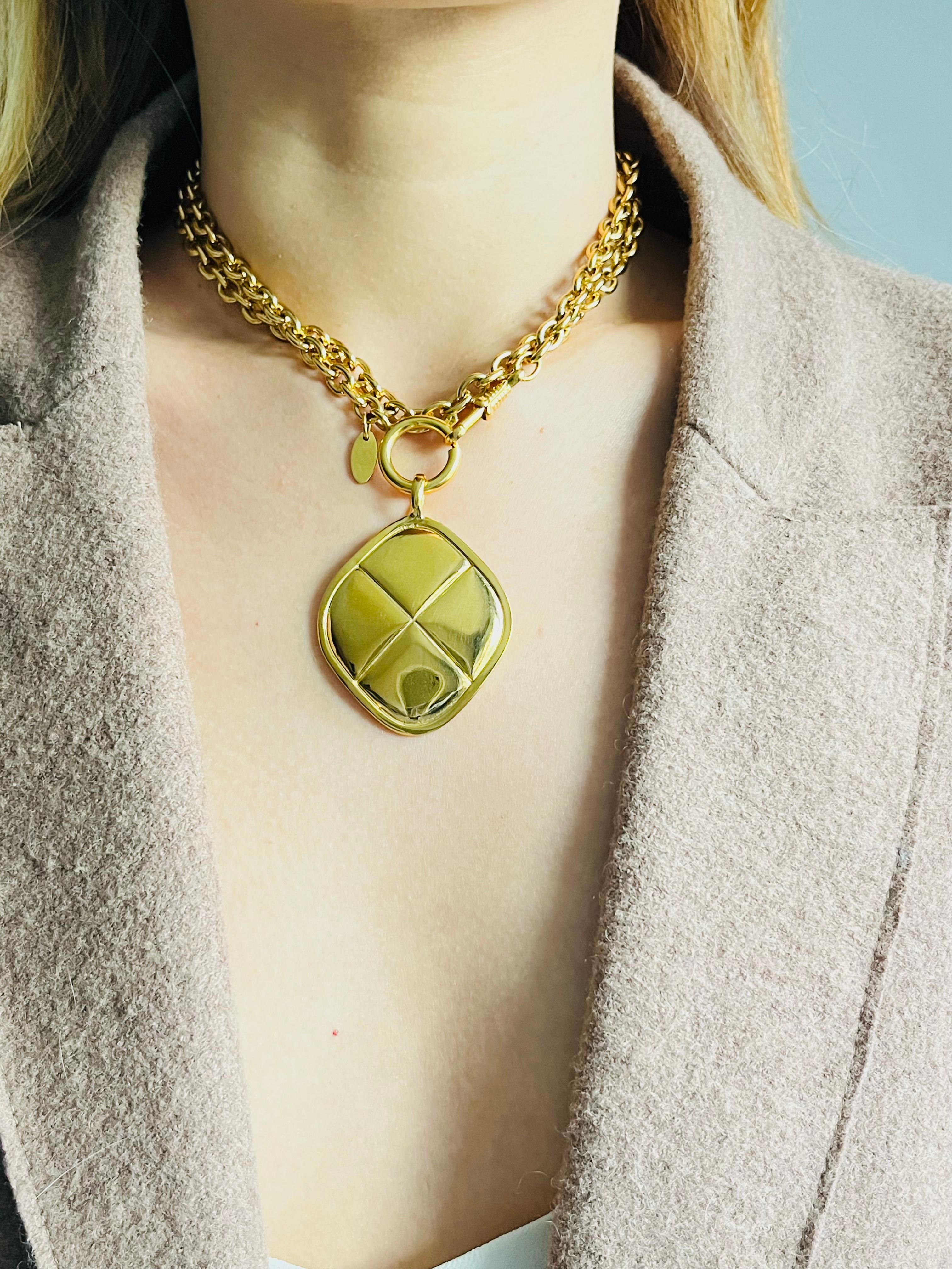 Chanel Vintage 1980s Matelassé Gesteppt Glow Diamond Lange Halskette Gürtel Armband im Angebot 2