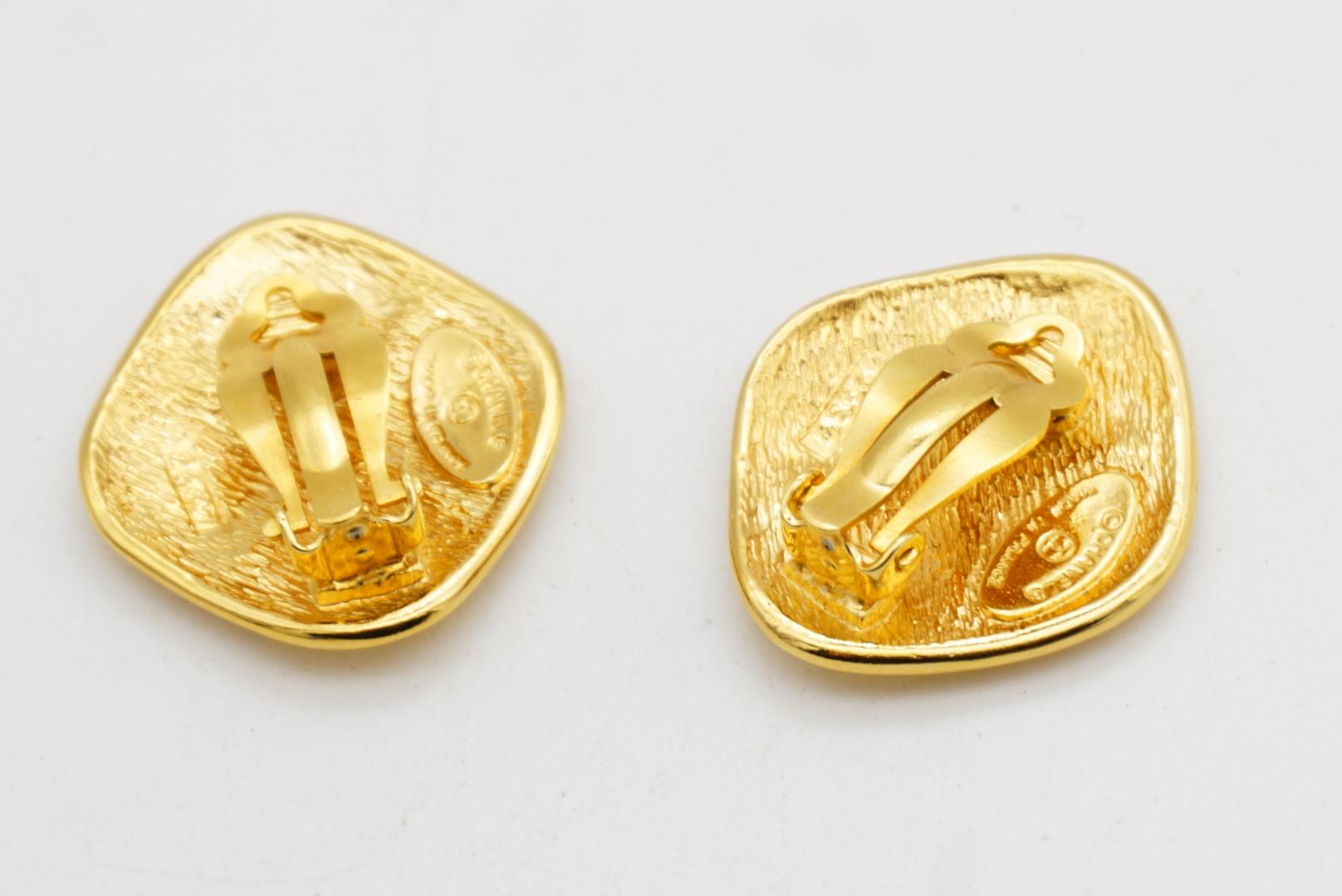 Chanel Vintage 1980s Matelassé Gesteppt Glow Diamond Rhombus Clip Gold Ohrringe im Angebot 7