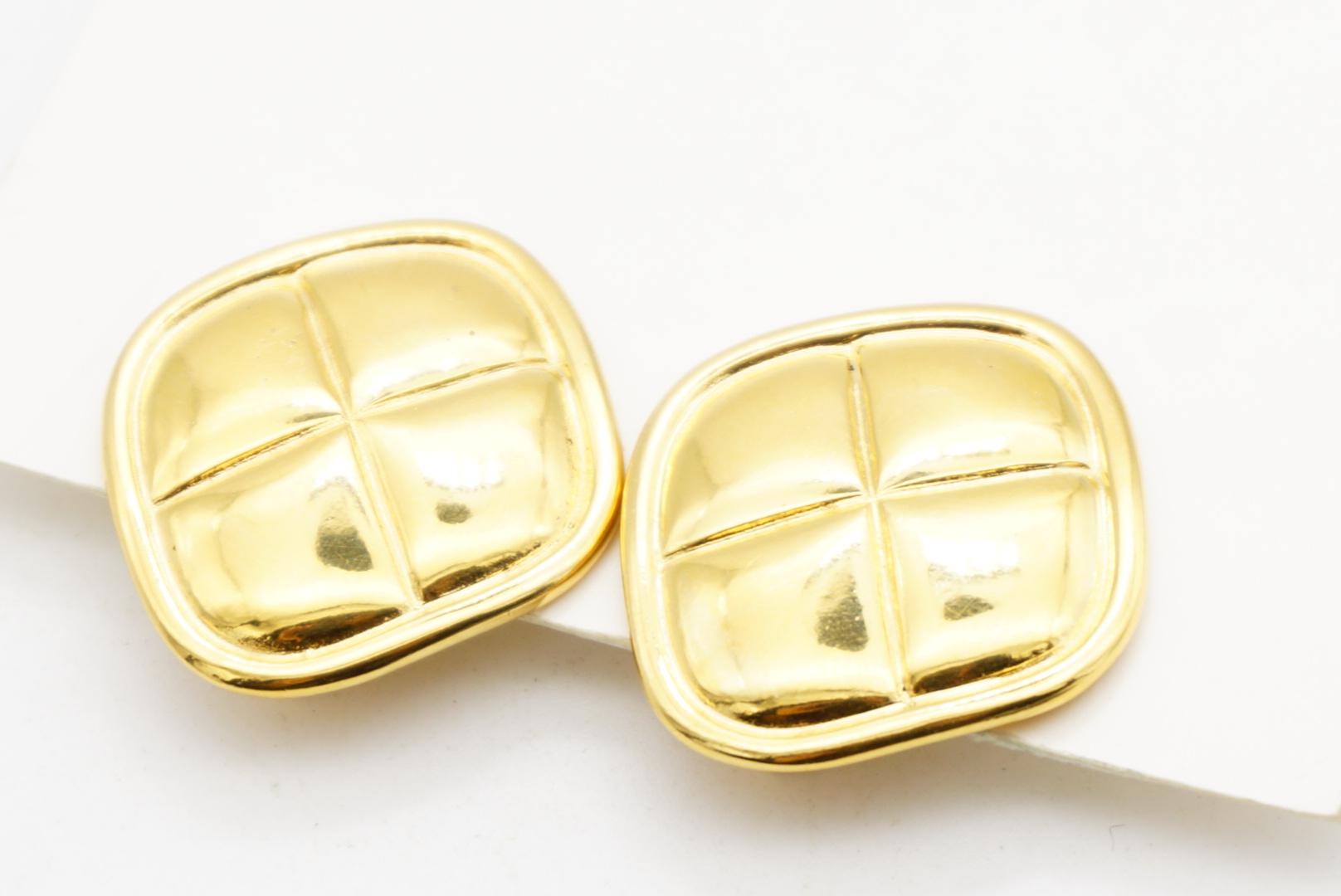 Chanel Vintage 1980s Matelassé Gesteppt Glow Diamond Rhombus Clip Gold Ohrringe im Angebot 3
