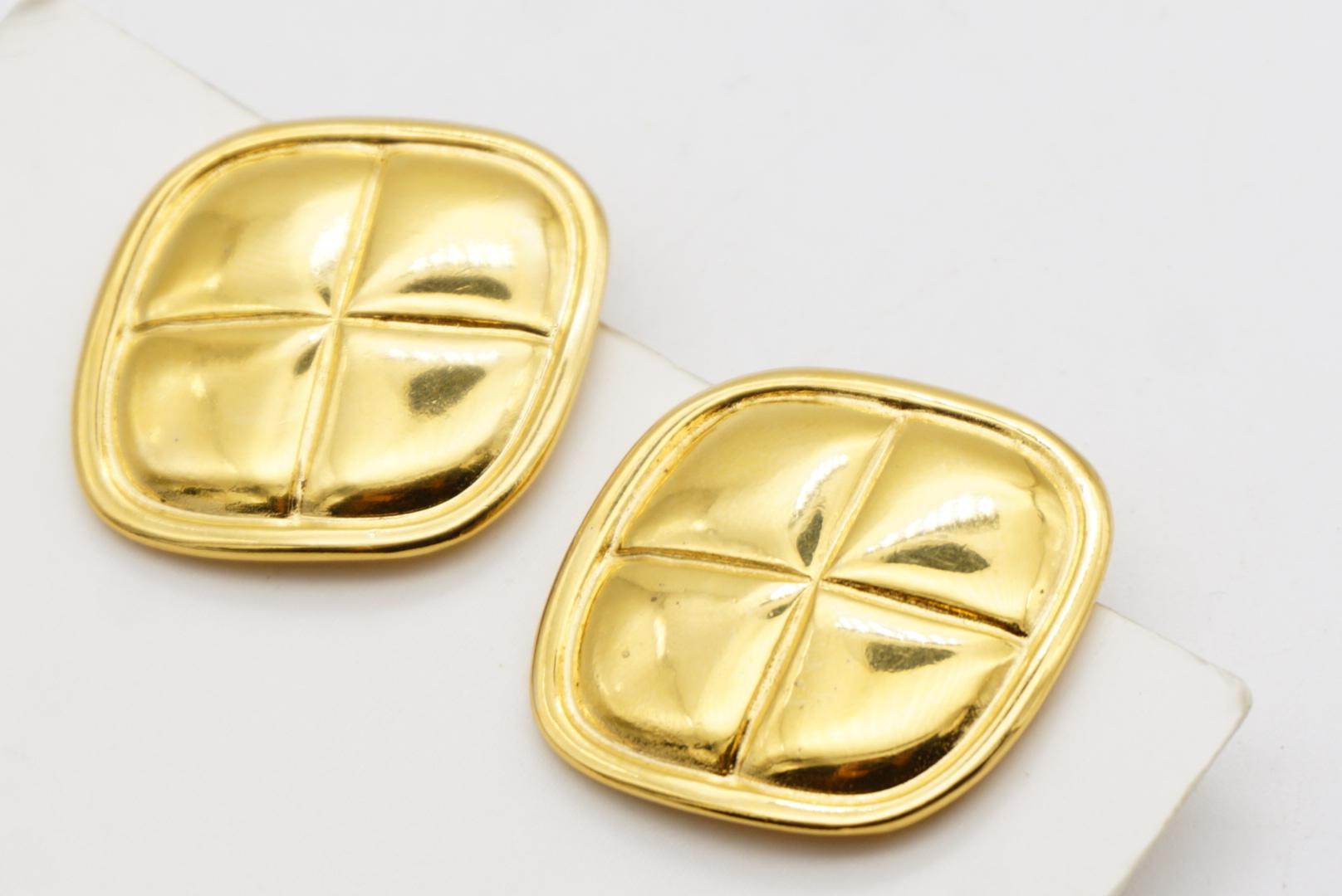 Chanel Vintage 1980s Matelassé Gesteppt Glow Diamond Rhombus Clip Gold Ohrringe im Angebot 4