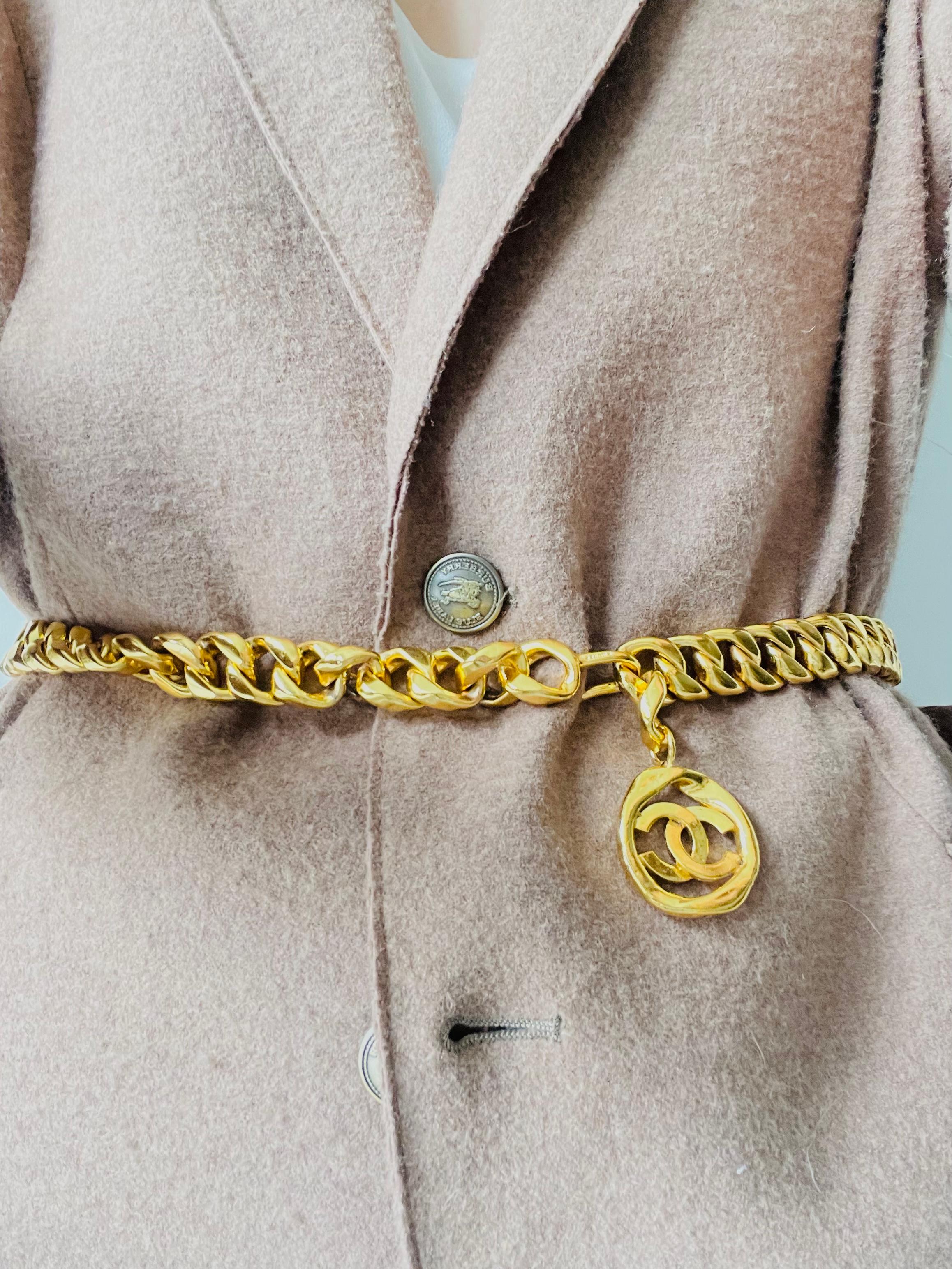 Chanel Vintage 1980er Jahre Medaillon CC Logo Curb Link ineinandergreifende Gold Halskette Gürtel im Angebot 5