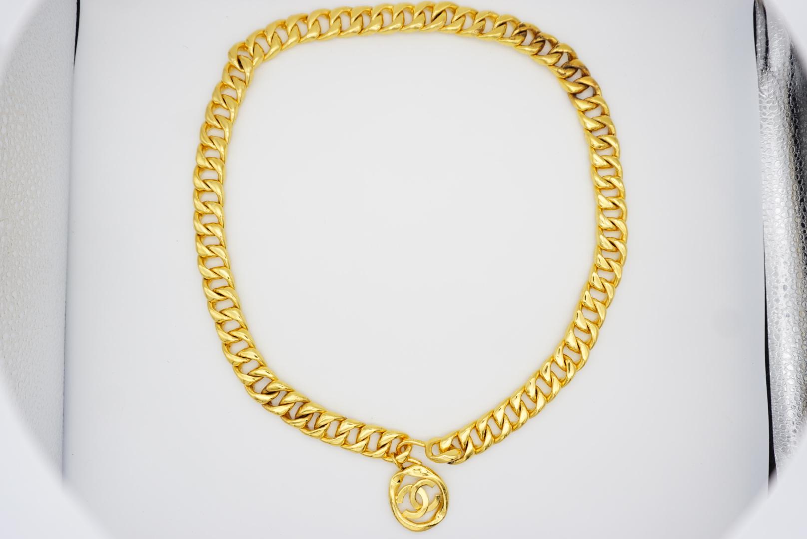 Chanel Vintage 1980er Jahre Medaillon CC Logo Curb Link ineinandergreifende Gold Halskette Gürtel im Angebot 9