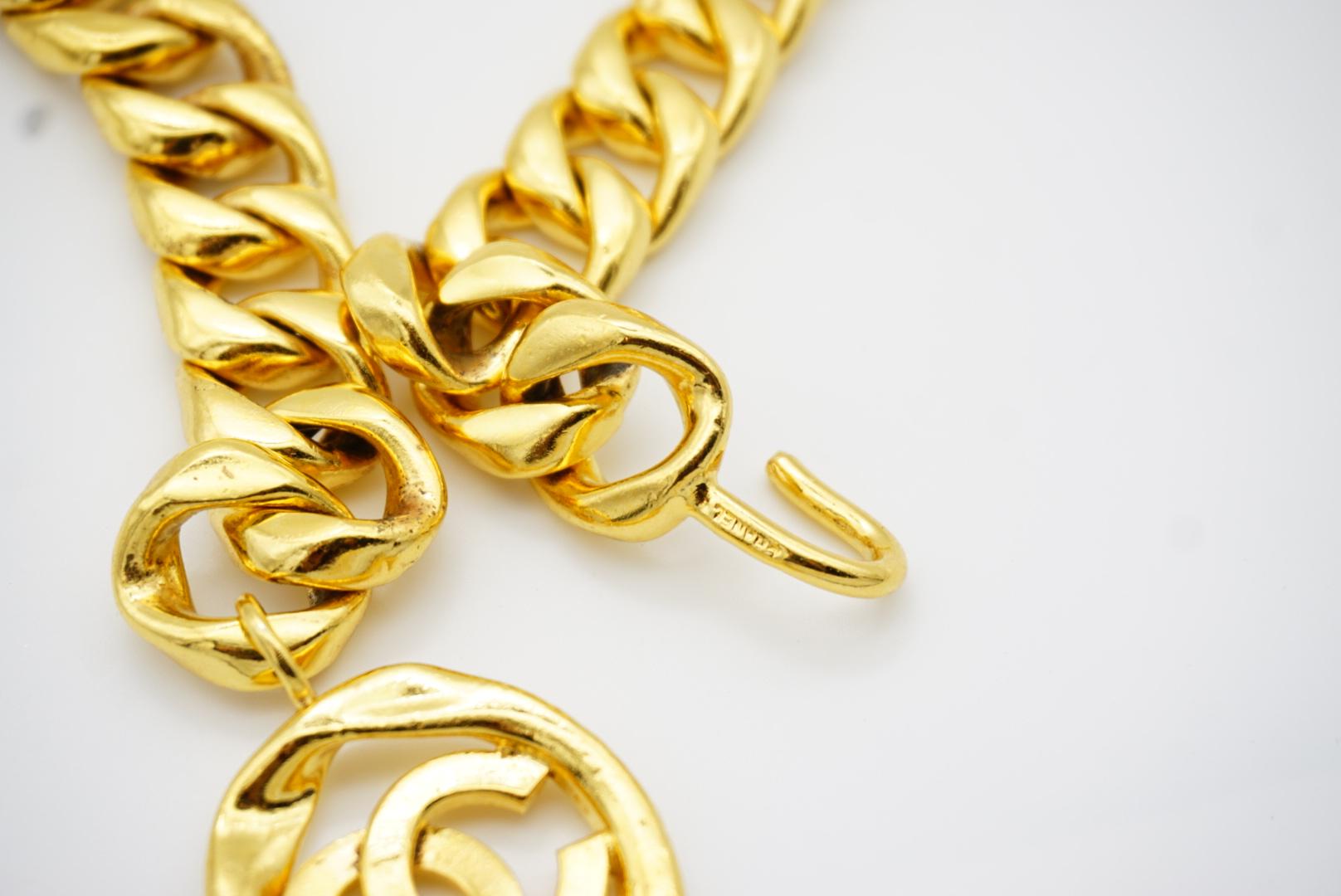 Chanel Vintage 1980er Jahre Medaillon CC Logo Curb Link ineinandergreifende Gold Halskette Gürtel im Angebot 12