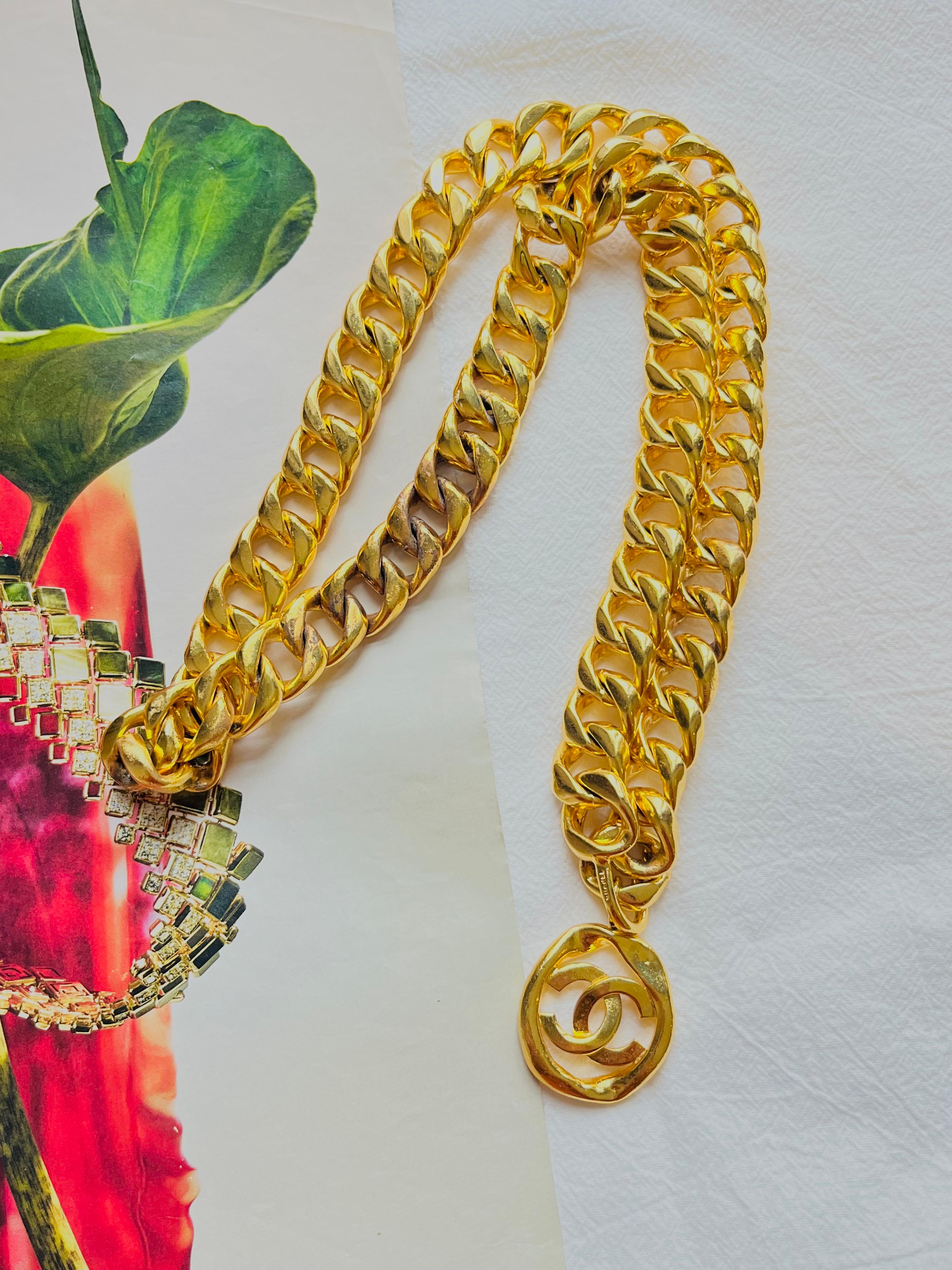 Chanel Vintage 1980er Jahre Medaillon CC Logo Curb Link ineinandergreifende Gold Halskette Gürtel (Art déco) im Angebot