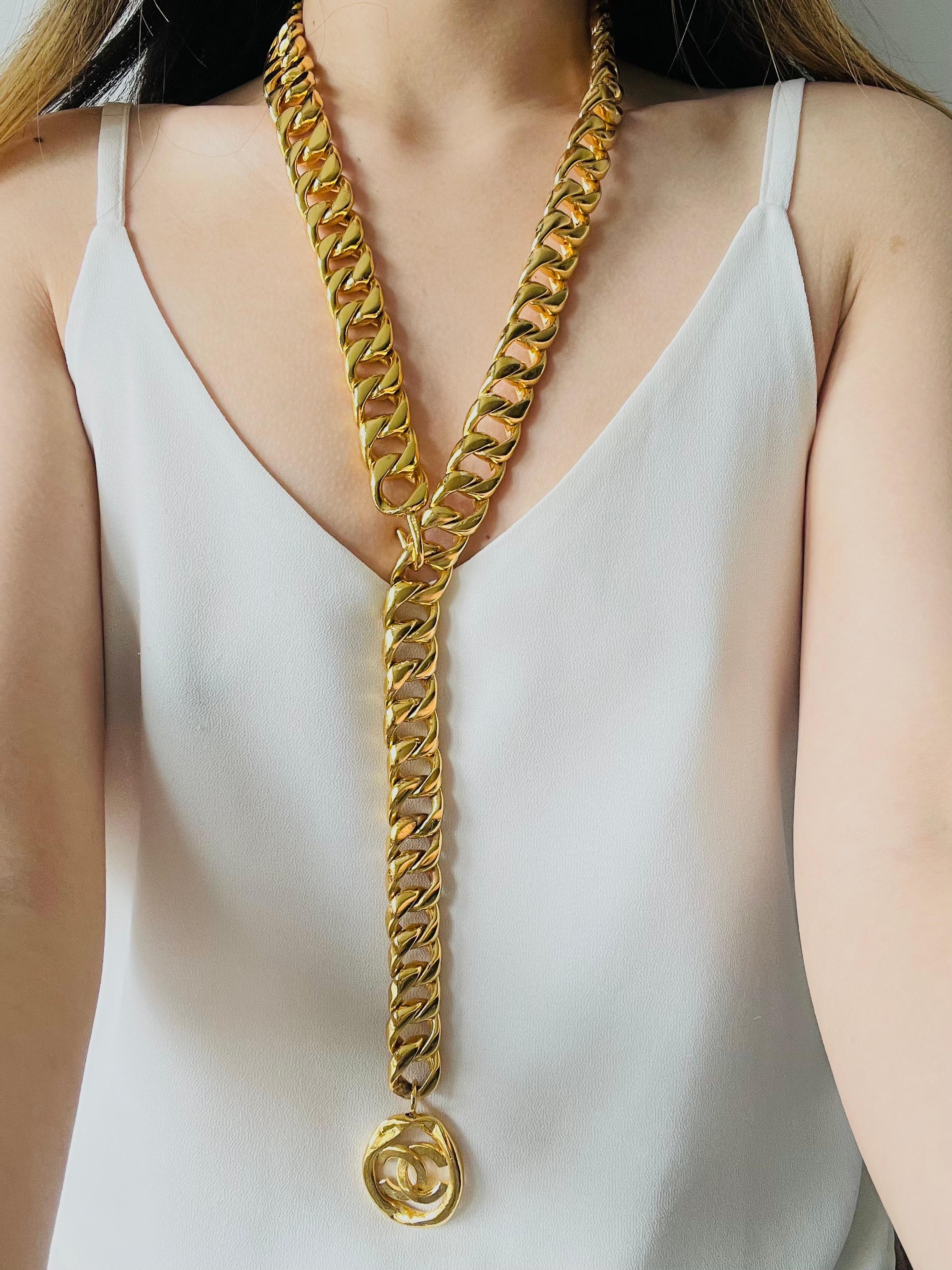 Chanel Vintage 1980s Medallion CC Logo Curb Link interlocked Gold Necklace Belt For Sale 1