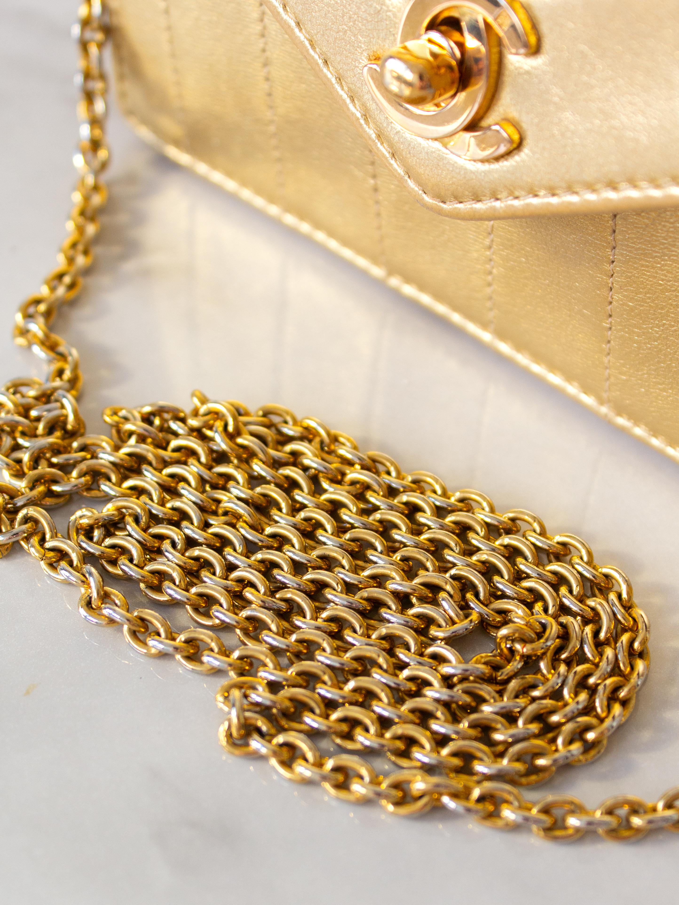Chanel Vintage 1980s Mini Trapezoid Gold Metallic Lambskin Leather Chevron Chain For Sale 9