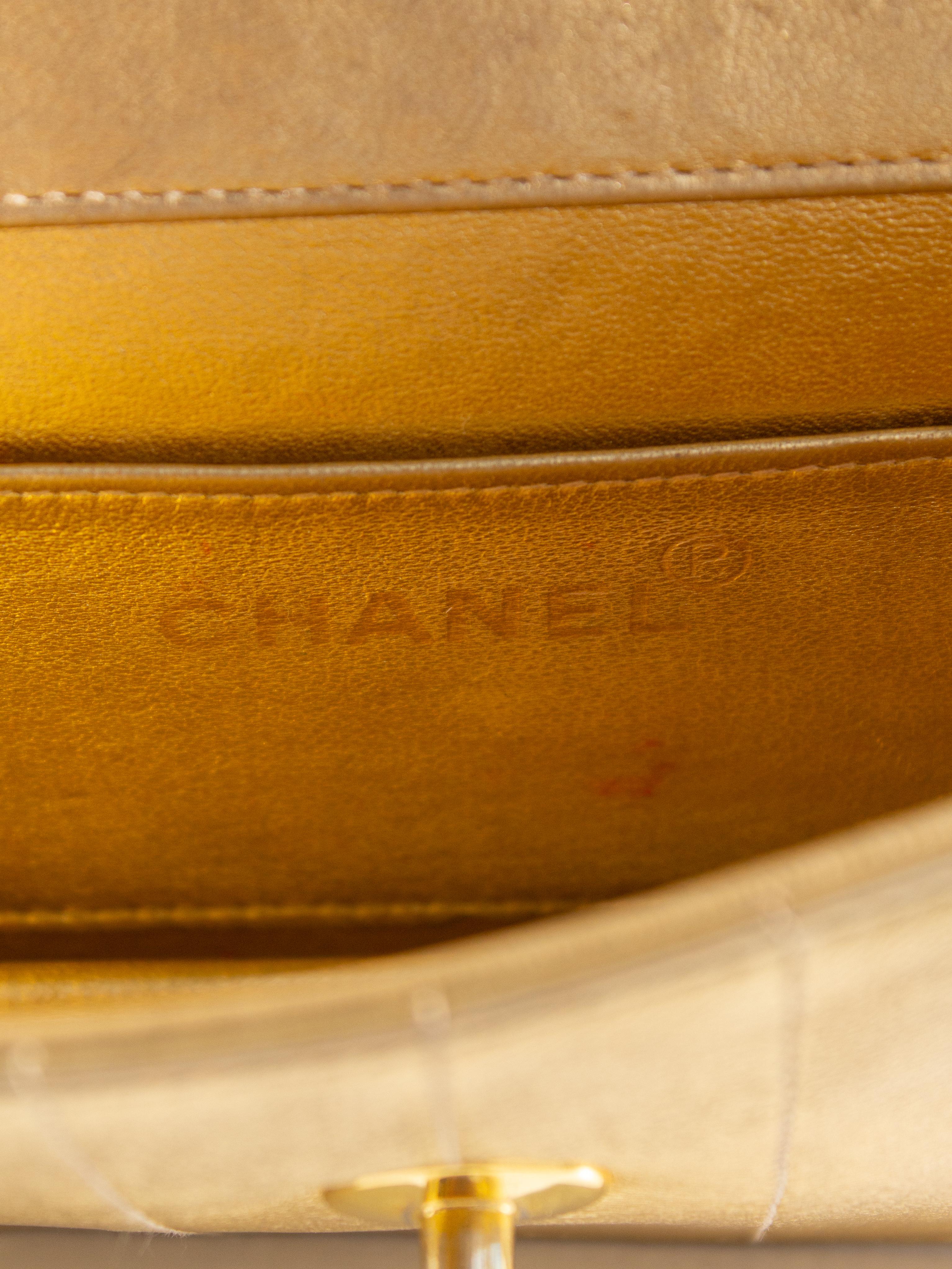 Chanel Vintage 1980 Mini Trapezoid Gold Metallic cuir d'agneau Chevron Chain en vente 10