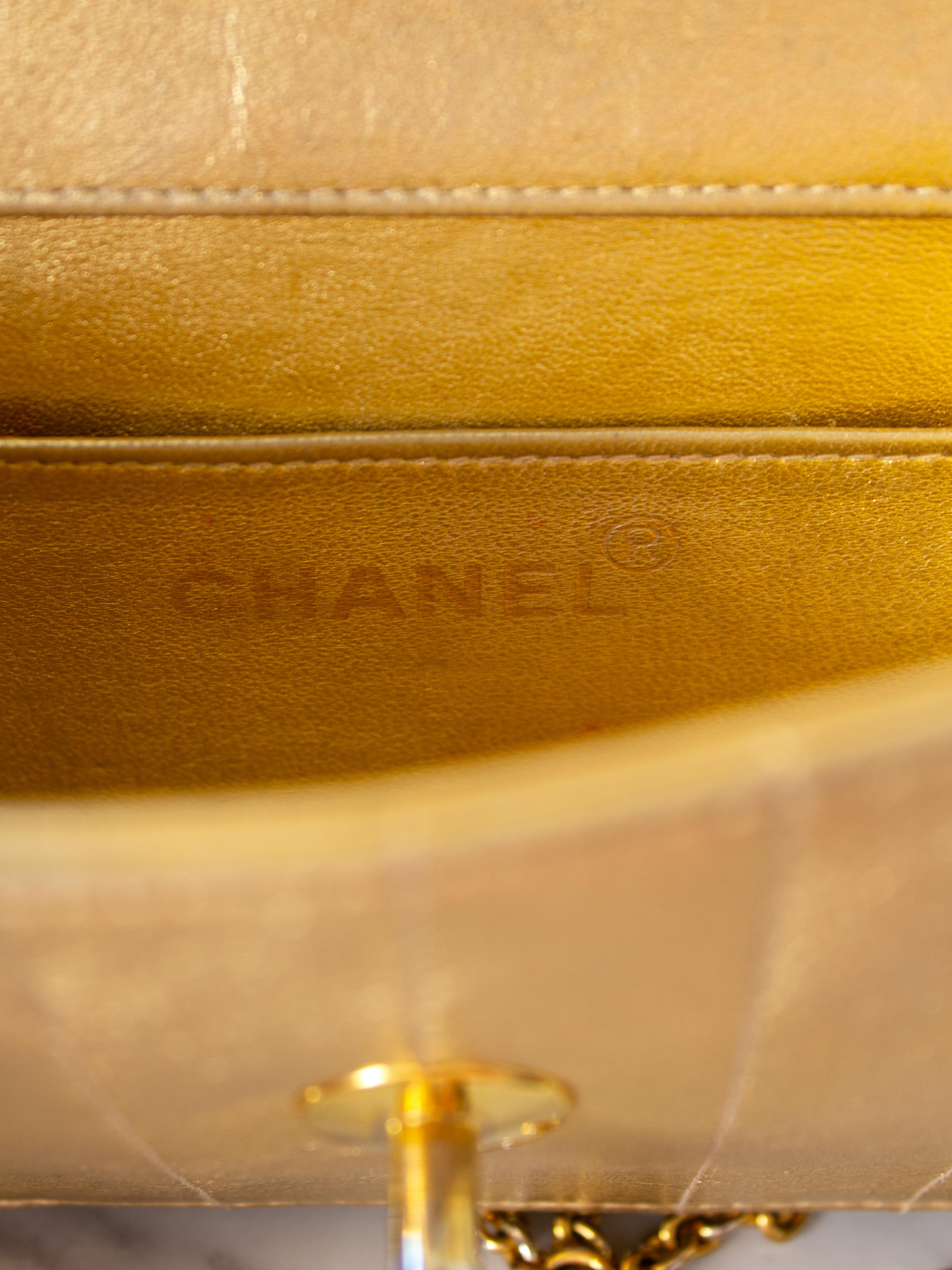 Chanel Vintage 1980s Mini Trapezoid Gold Metallic Lambskin Leather Chevron Chain For Sale 12