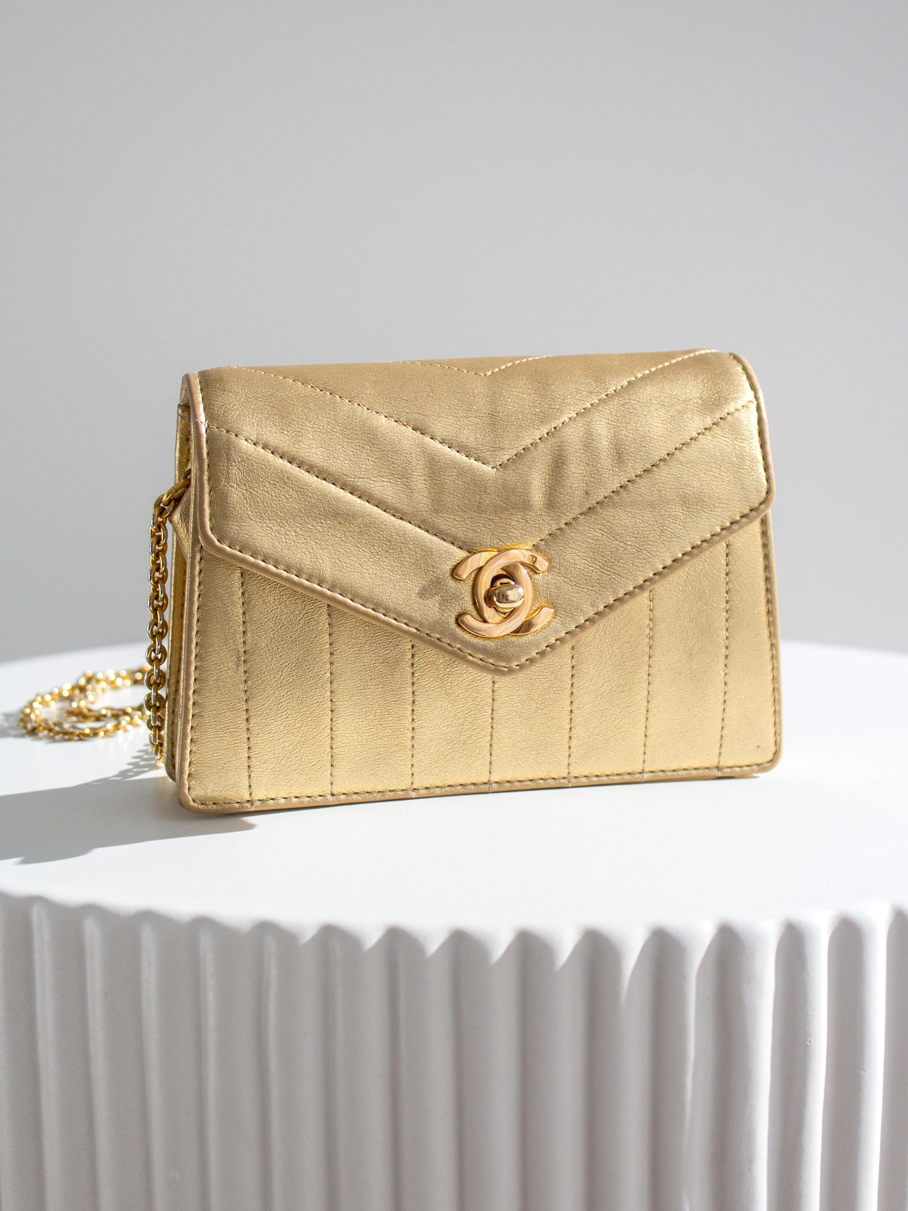 Chanel Vintage 1980 Mini Trapezoid Gold Metallic cuir d'agneau Chevron Chain Bon état - En vente à Jersey City, NJ
