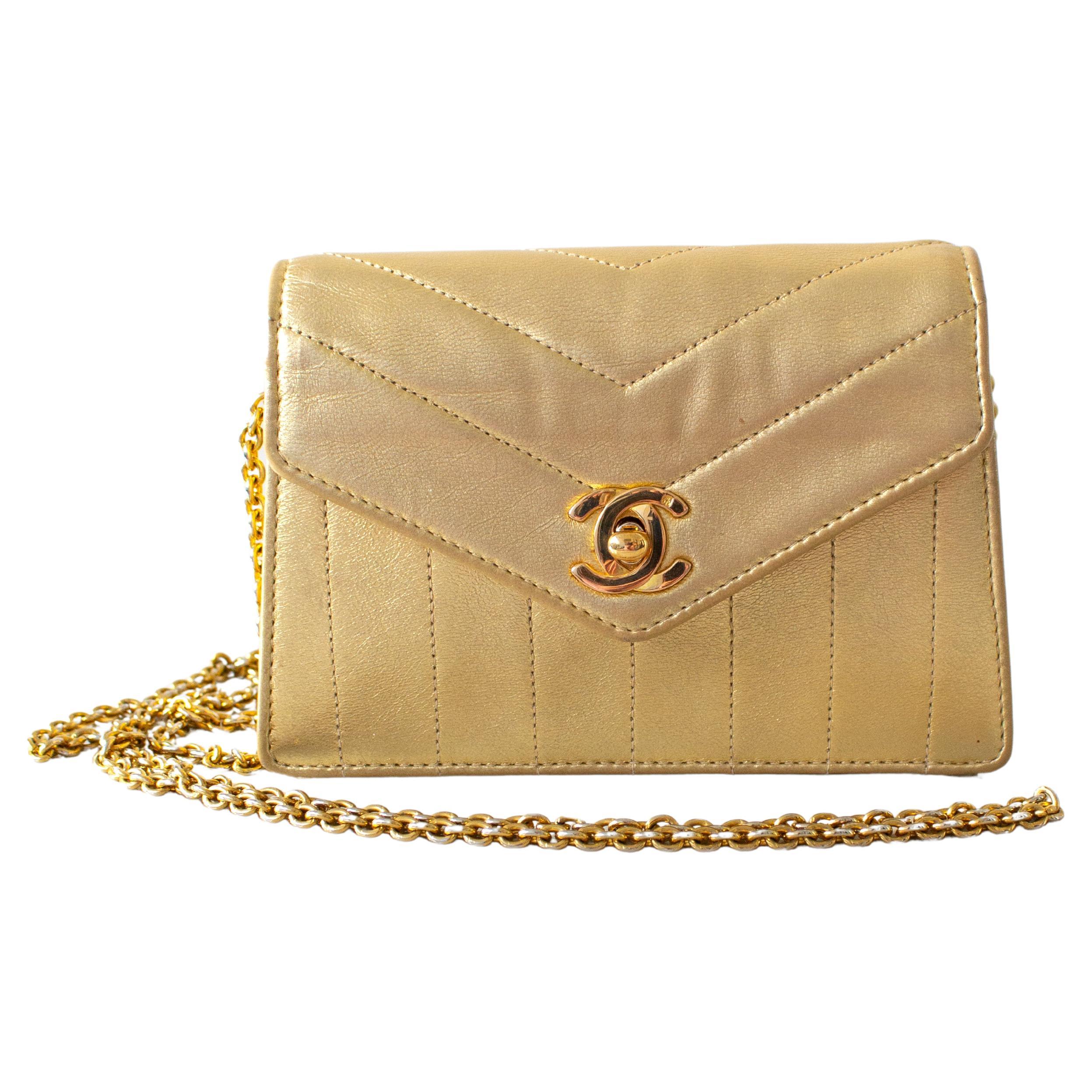 Chanel Vintage 1980s Mini Trapezoid Gold Metallic Lambskin Leather Chevron Chain For Sale