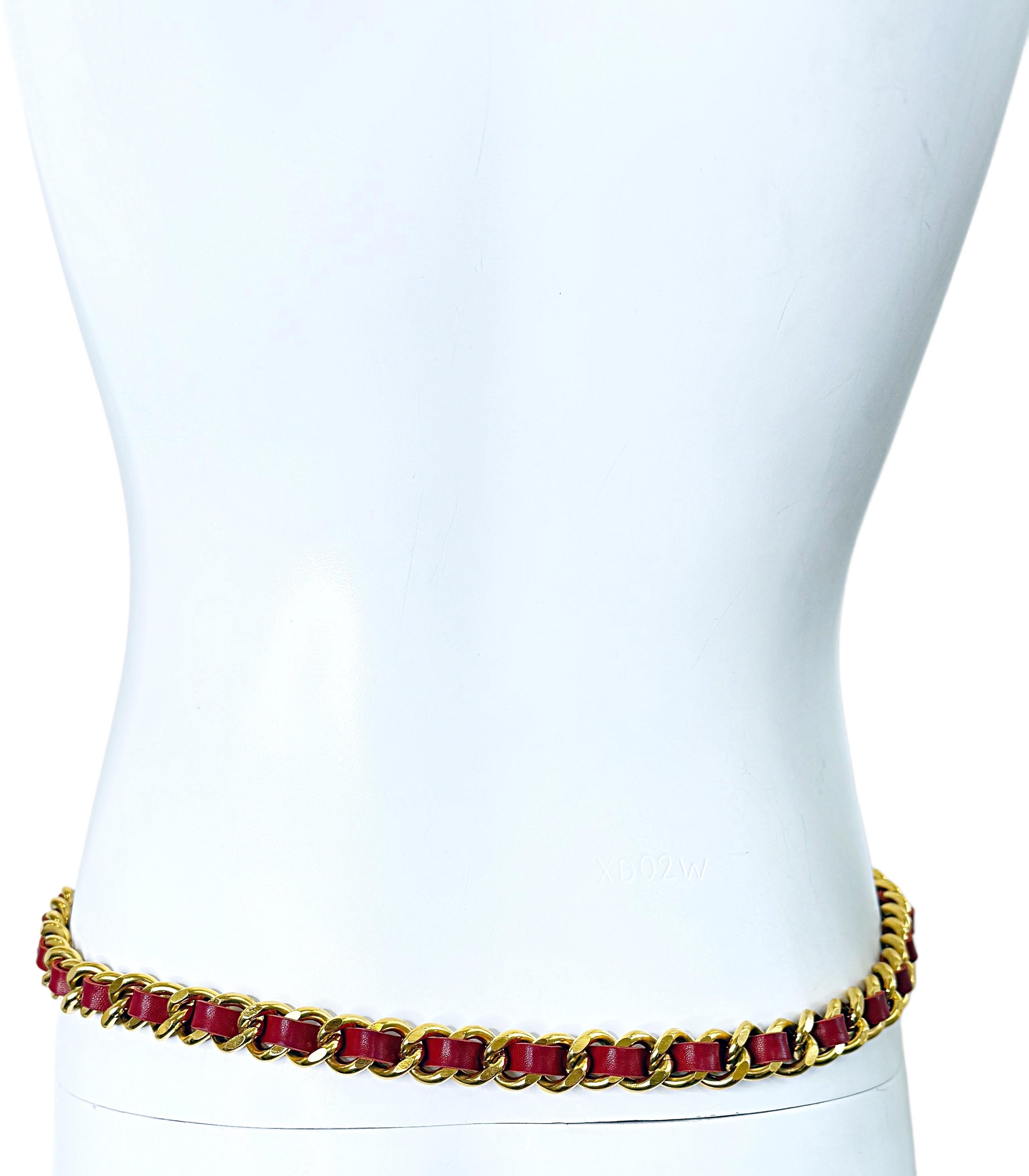 Chanel Vintage 1980er Jahre Rot + vergoldetes Gold 80er Jahre Kette CC Medaillon Gürtel oder Halskette im Angebot 5