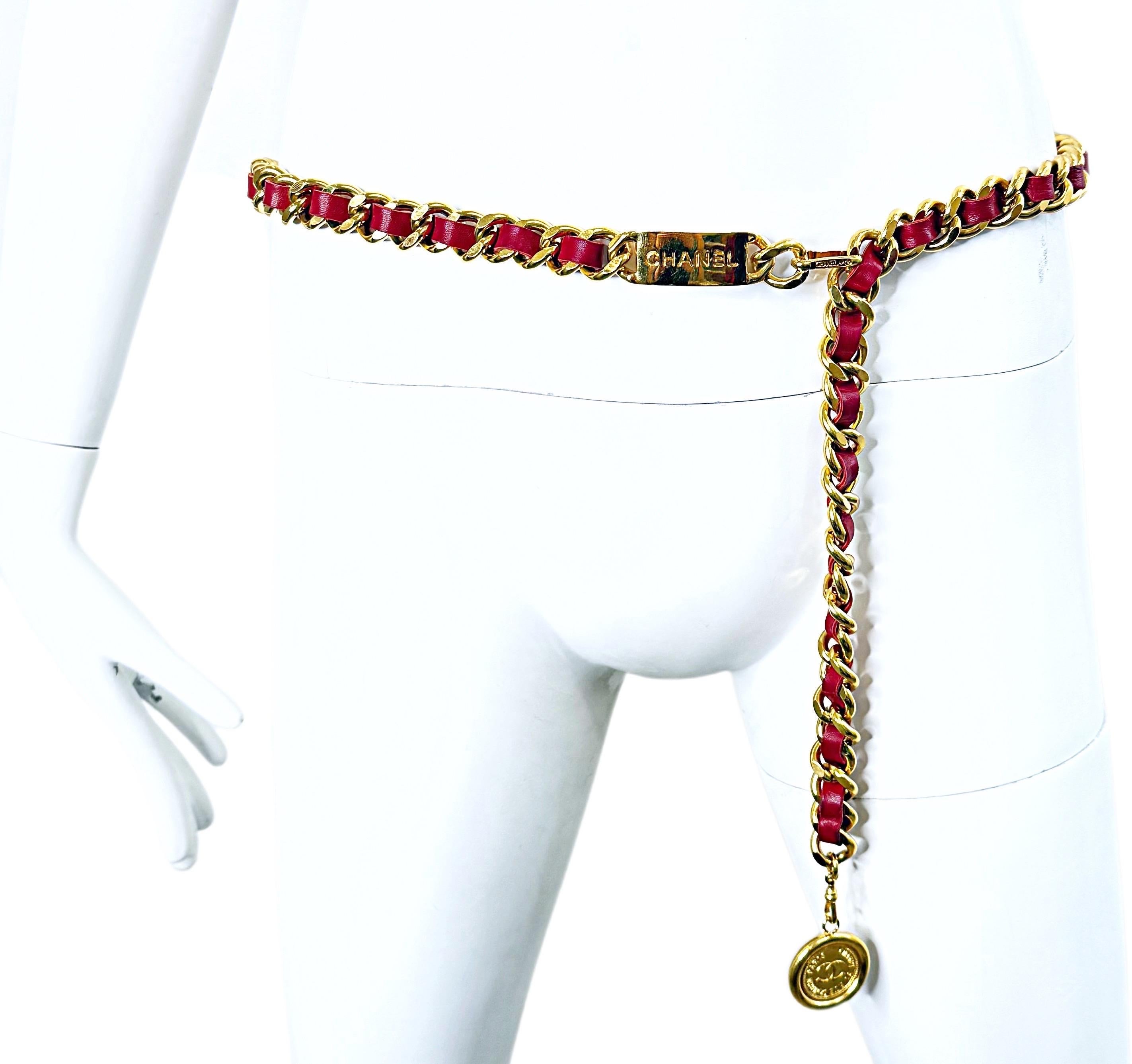 Chanel Vintage 1980er Jahre Rot + vergoldetes Gold 80er Jahre Kette CC Medaillon Gürtel oder Halskette im Angebot 6