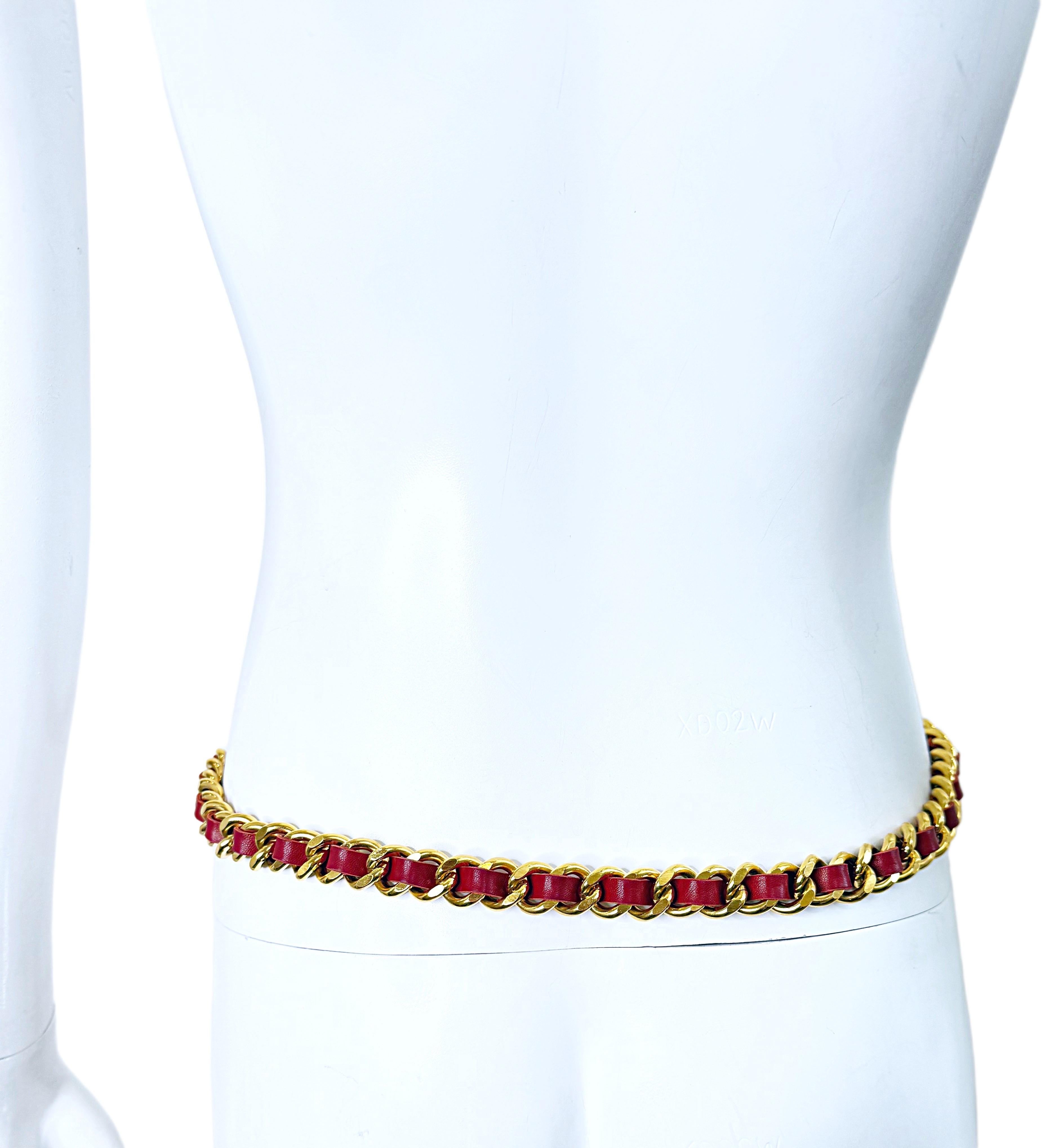 Chanel Vintage 1980er Jahre Rot + vergoldetes Gold 80er Jahre Kette CC Medaillon Gürtel oder Halskette im Angebot 11