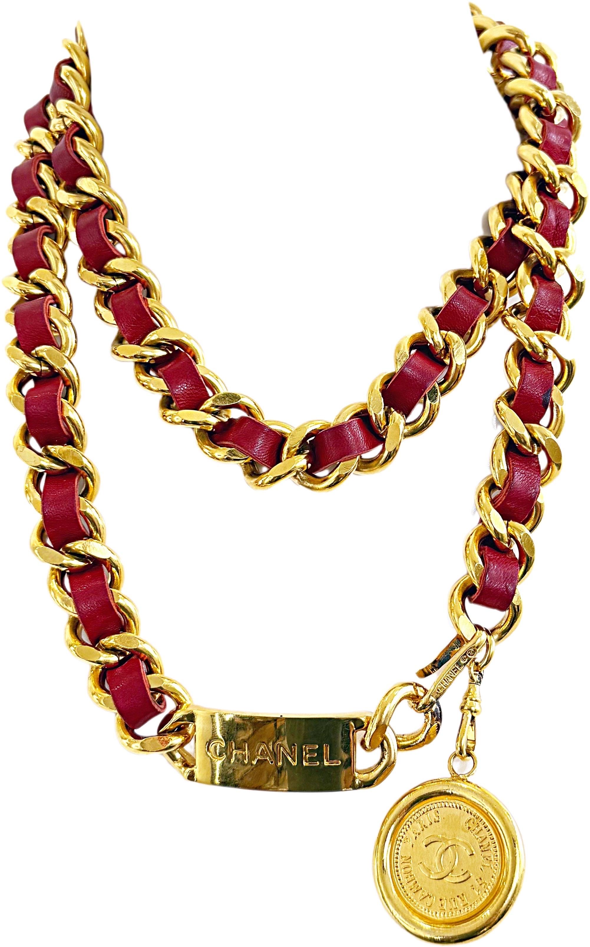 Chanel Vintage 1980er Jahre Rot + vergoldetes Gold 80er Jahre Kette CC Medaillon Gürtel oder Halskette (Beige) im Angebot