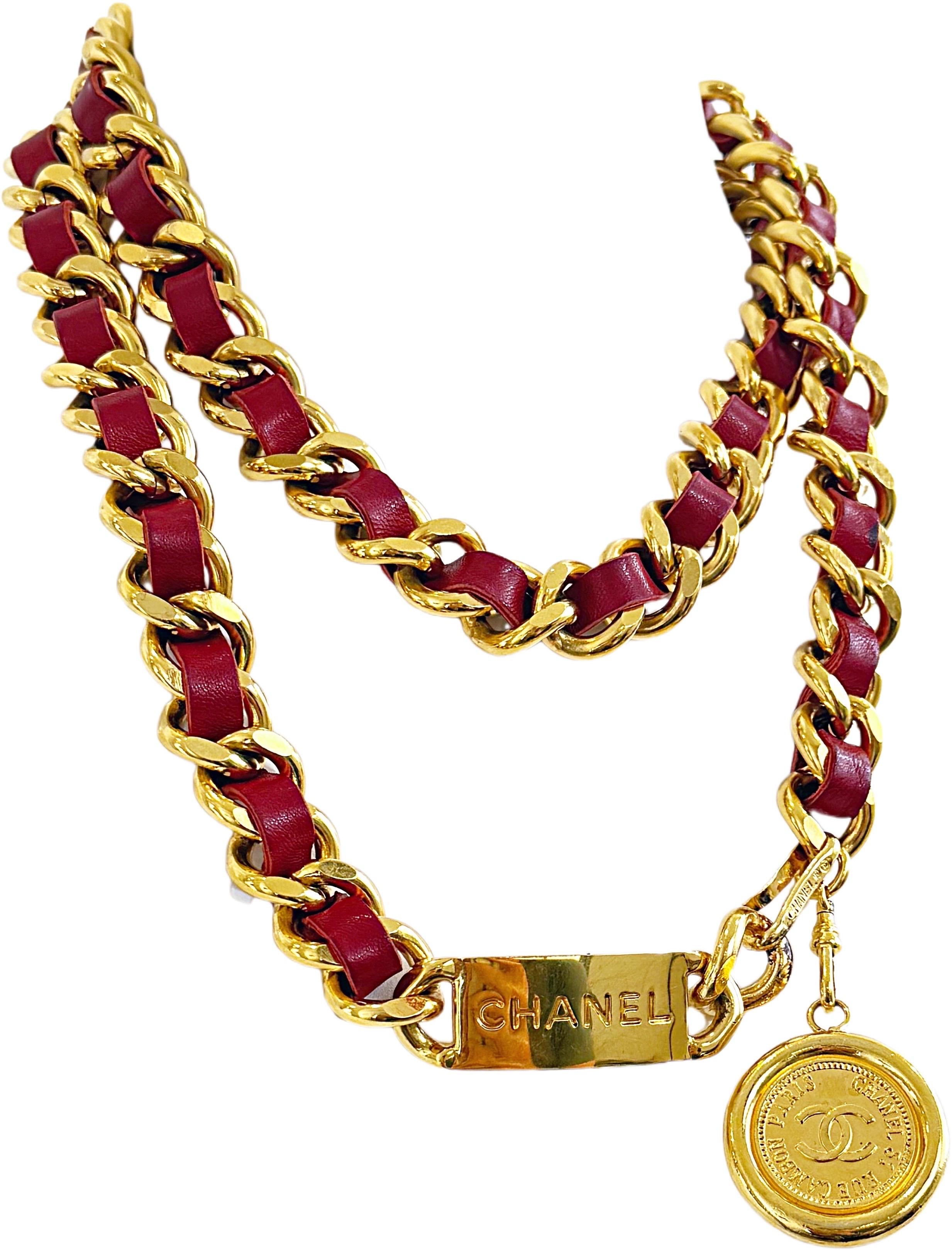 Chanel Vintage 1980er Jahre Rot + vergoldetes Gold 80er Jahre Kette CC Medaillon Gürtel oder Halskette Damen im Angebot