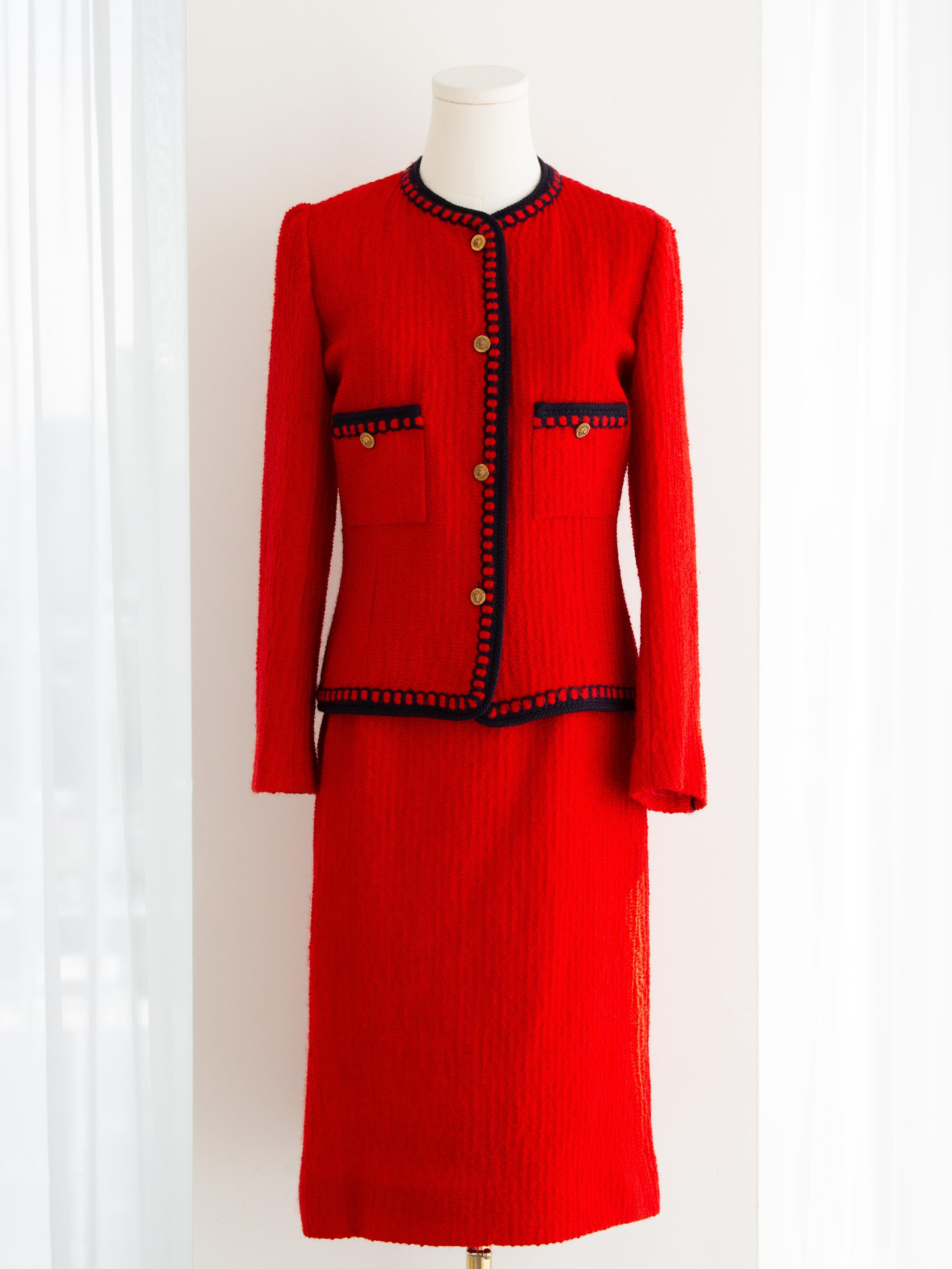 Chanel Vintage 1981 Parisian Red Gold Lion Tweed Jacket Skirt Suit In Good Condition For Sale In Jersey City, NJ