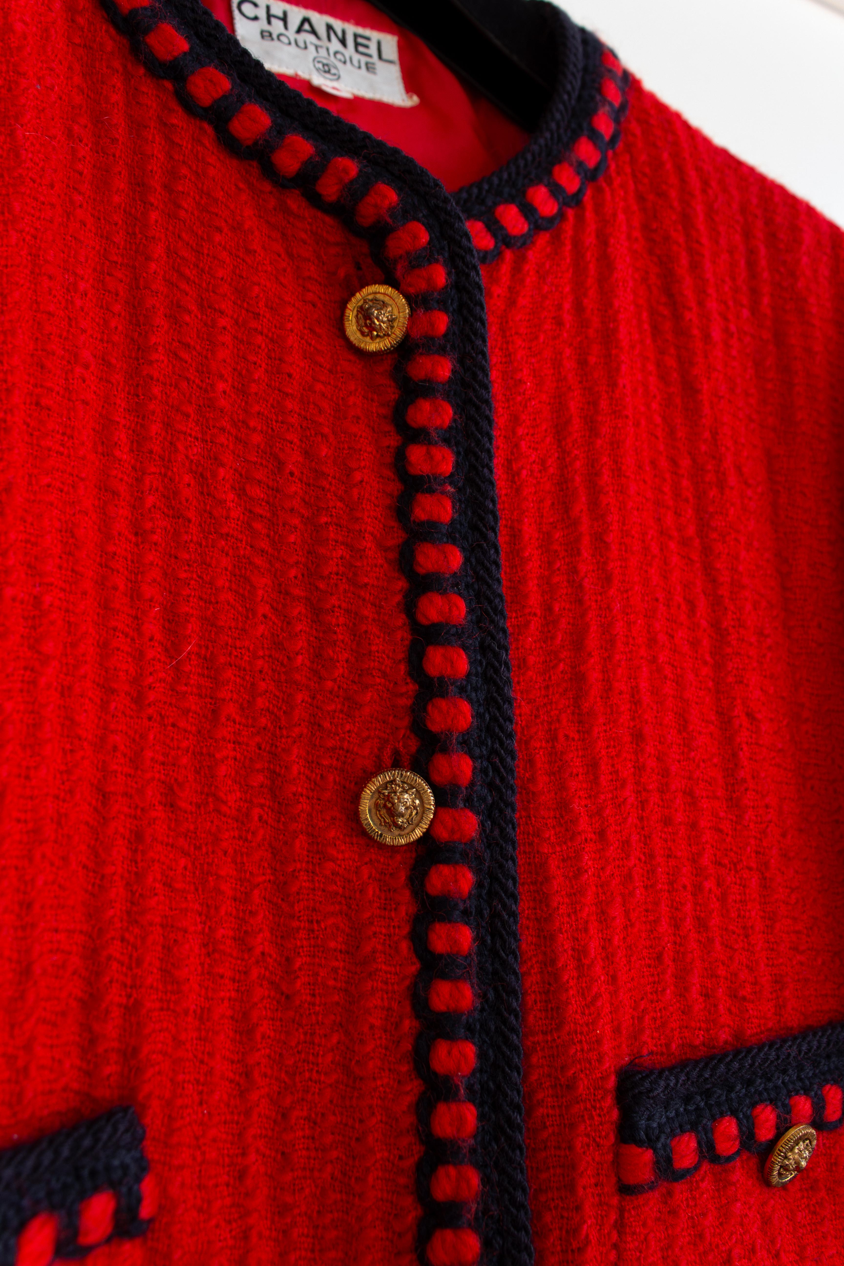Chanel Vintage 1981 Parisian Red Gold Lion Tweed Jacket Skirt Suit en vente 3