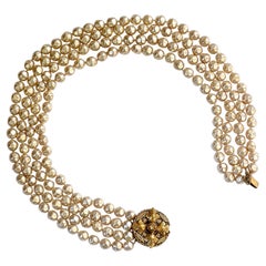 Chanel, collier de perles baroques à quatre brins, fermoir médaillon orné, 1983