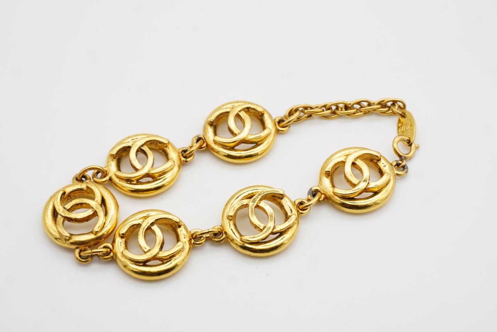 Chanel Vintage 1983 Logo CC Coco Calado 6 Círculo Charms Colgante Link Pulsera en venta 6