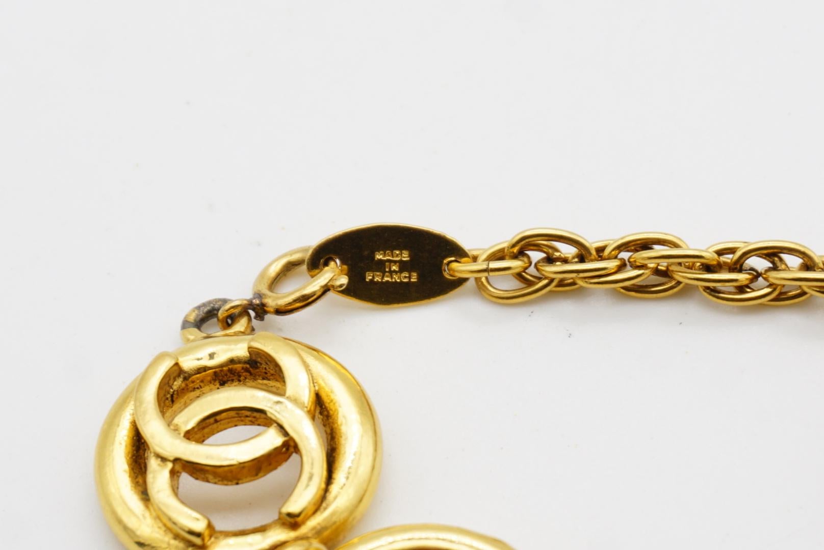 Chanel Vintage 1983 Logo CC Coco Calado 6 Círculo Charms Colgante Link Pulsera en venta 9