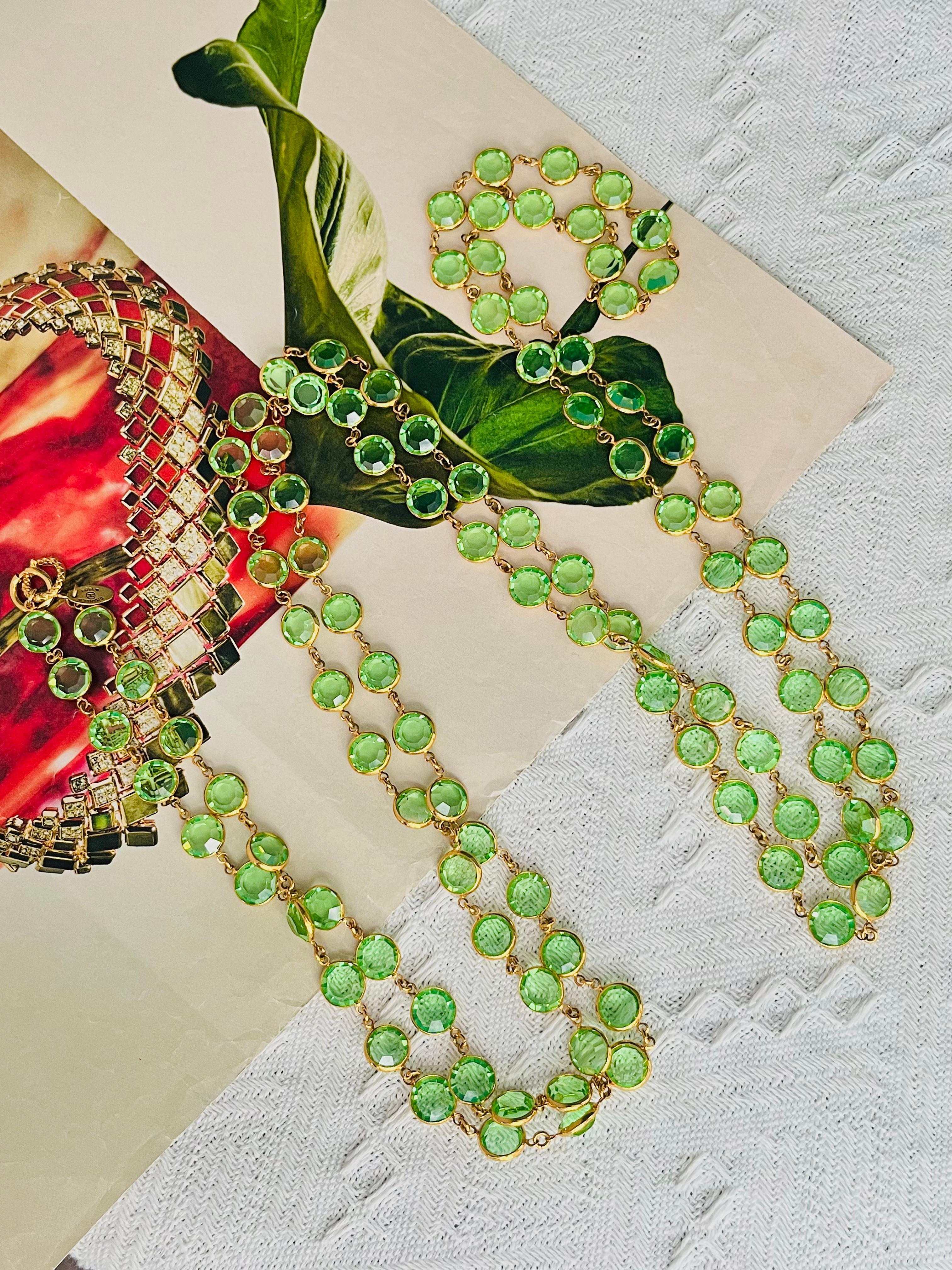 Chanel Vintage 1984 Extra lange Smaragd Kreis Kristalle Lünette Sautoir Halskette im Zustand „Hervorragend“ im Angebot in Wokingham, England