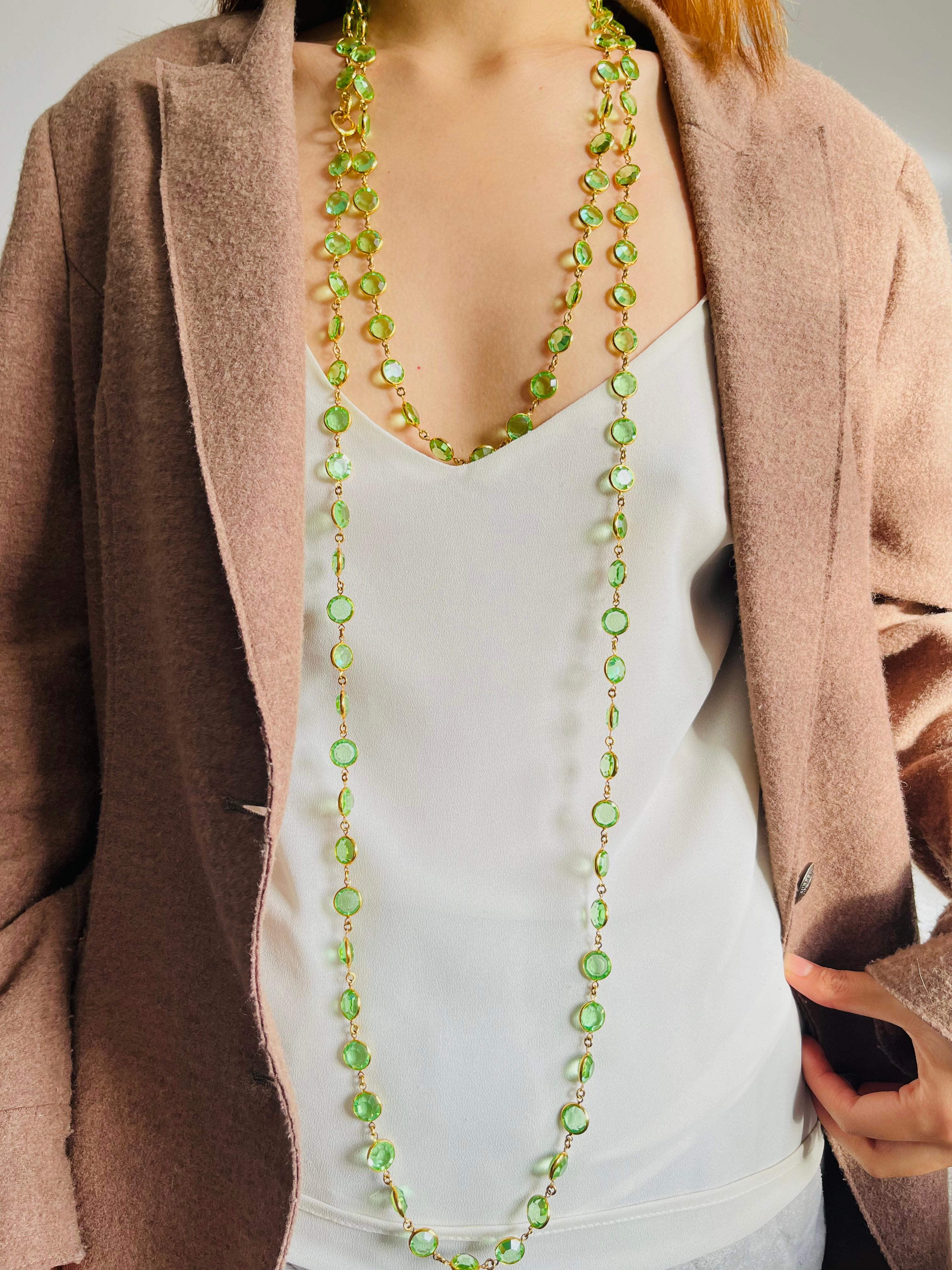 Chanel Vintage 1984 Extra lange Smaragd Kreis Kristalle Lünette Sautoir Halskette im Angebot 1