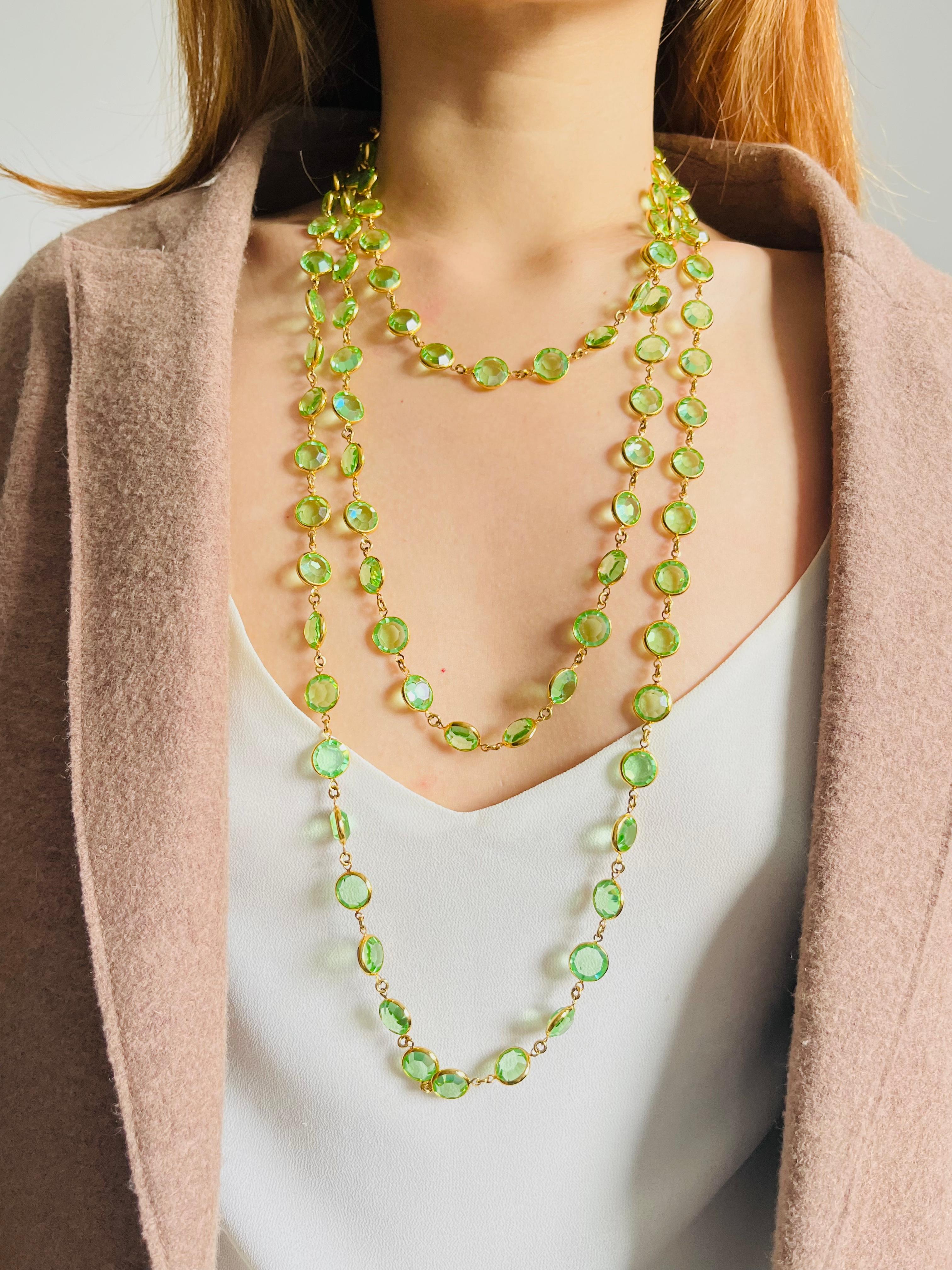 Chanel Vintage 1984 Extra lange Smaragd Kreis Kristalle Lünette Sautoir Halskette im Angebot 2