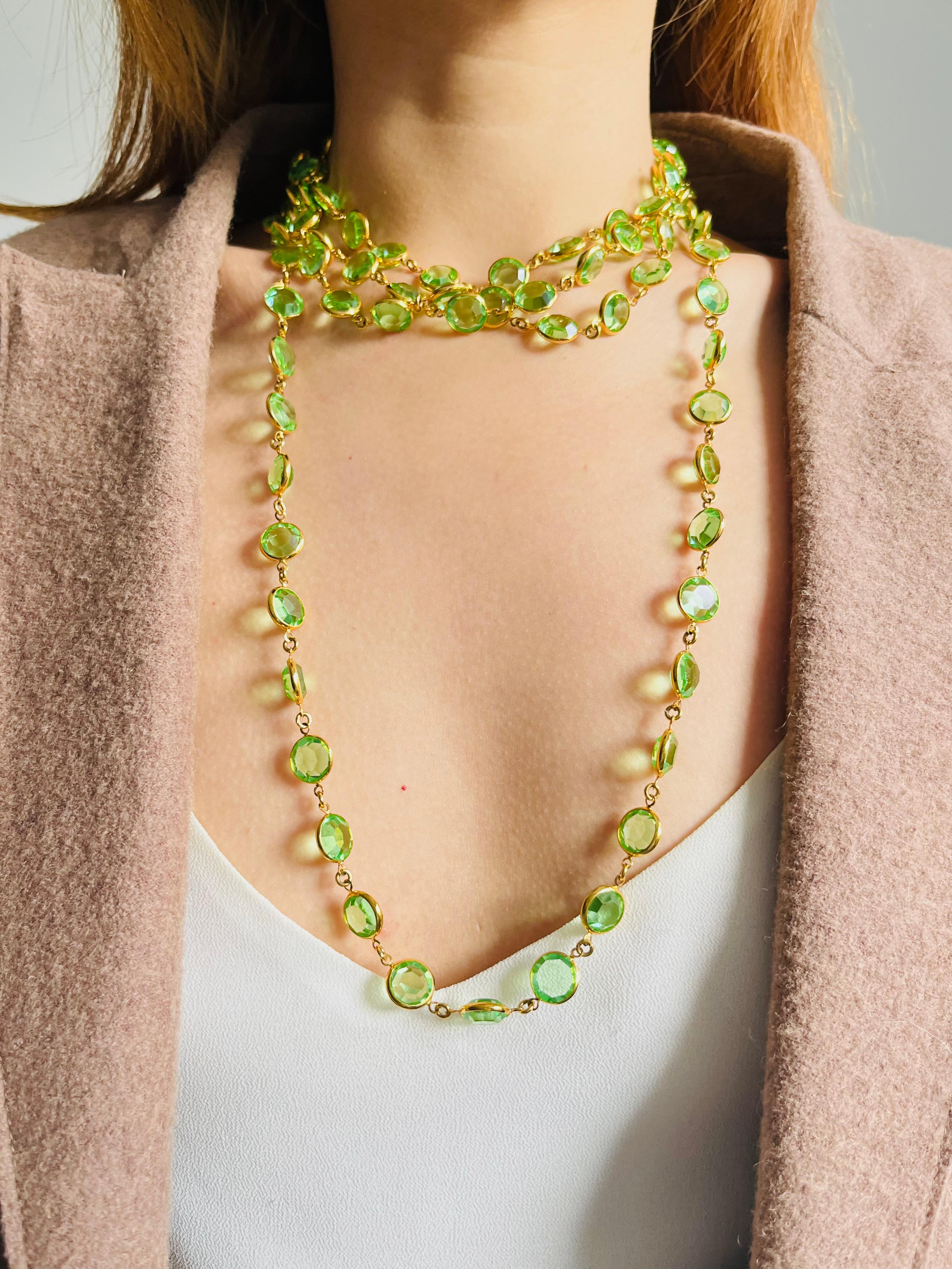 Chanel Vintage 1984 Extra lange Smaragd Kreis Kristalle Lünette Sautoir Halskette im Angebot 3