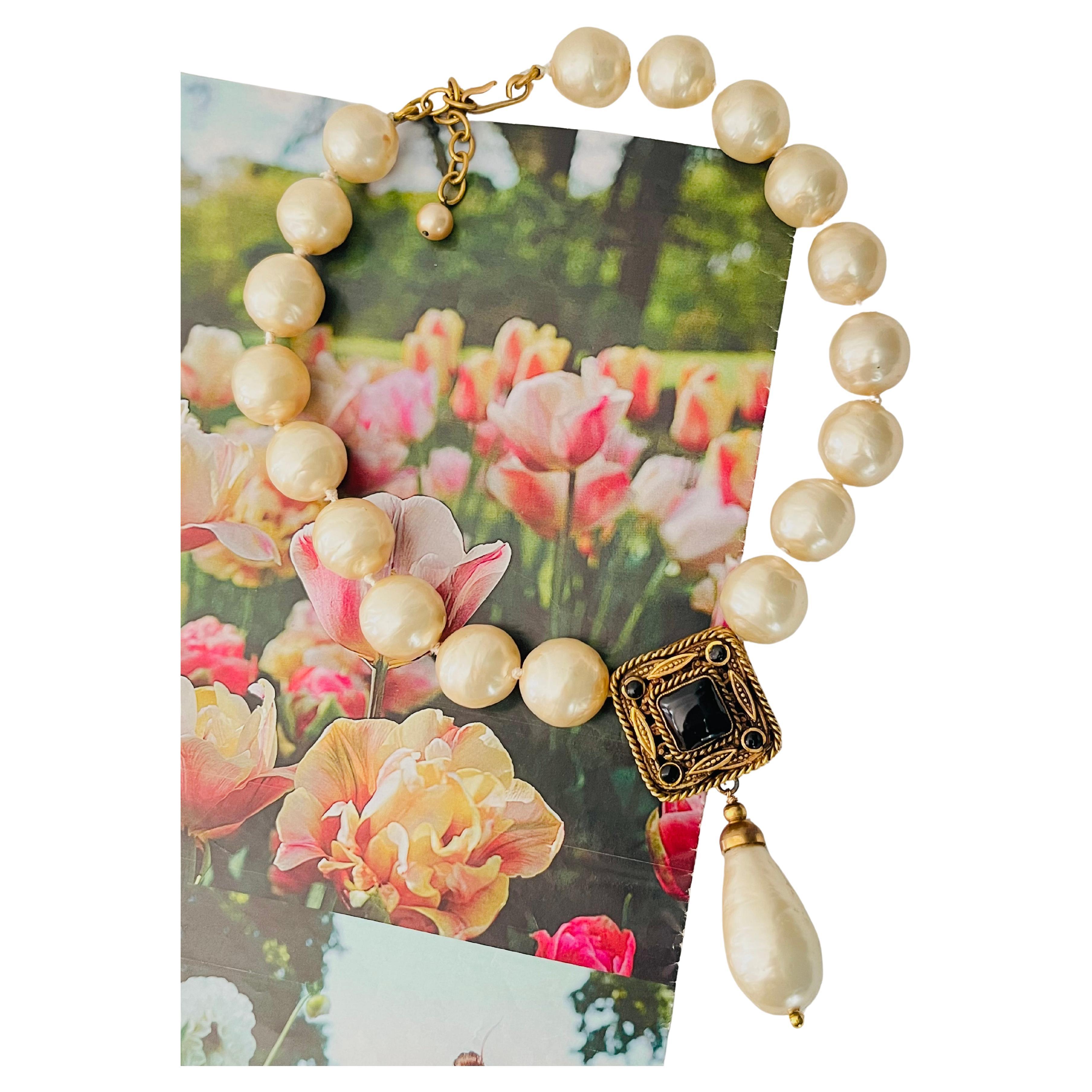 Chanel Vintage 1984 Gripoix Baroque Onyx Large White Pearls Square Drop Necklace in vendita