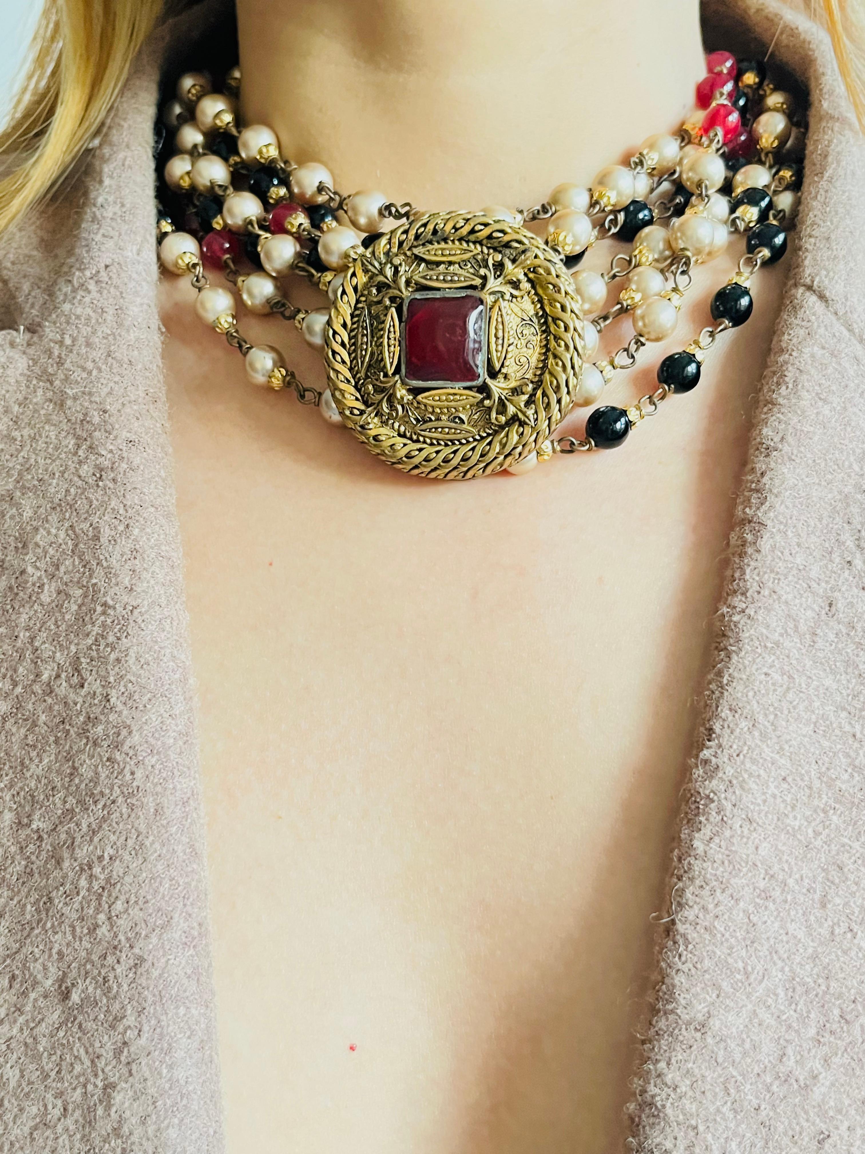 Chanel Vintage 1984 Gripoix Baroque Rubis Perles Onyx Brins Collier ras du cou en vente 6