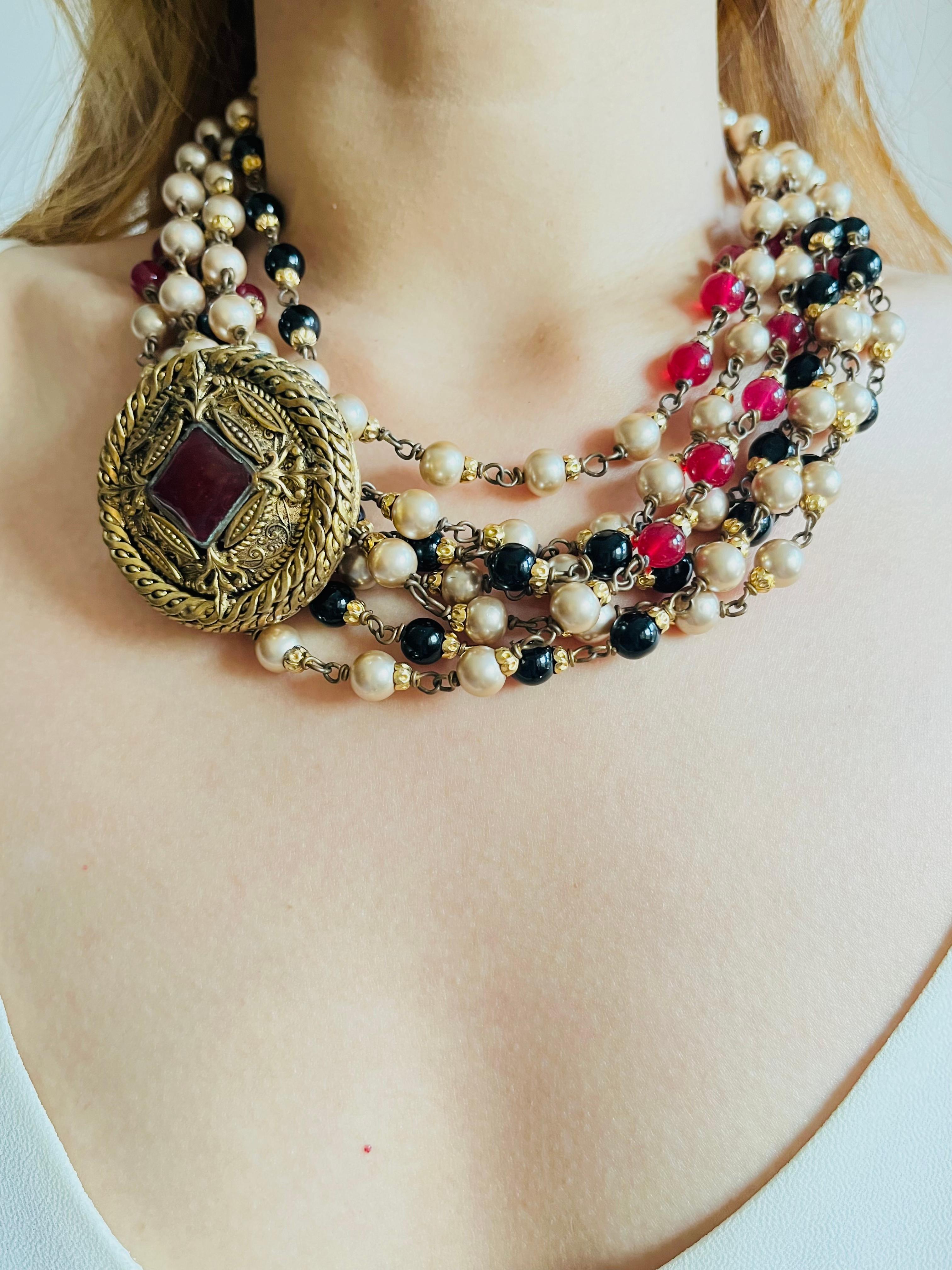 Chanel Vintage 1984 Gripoix Baroque Rubis Perles Onyx Brins Collier ras du cou en vente 4