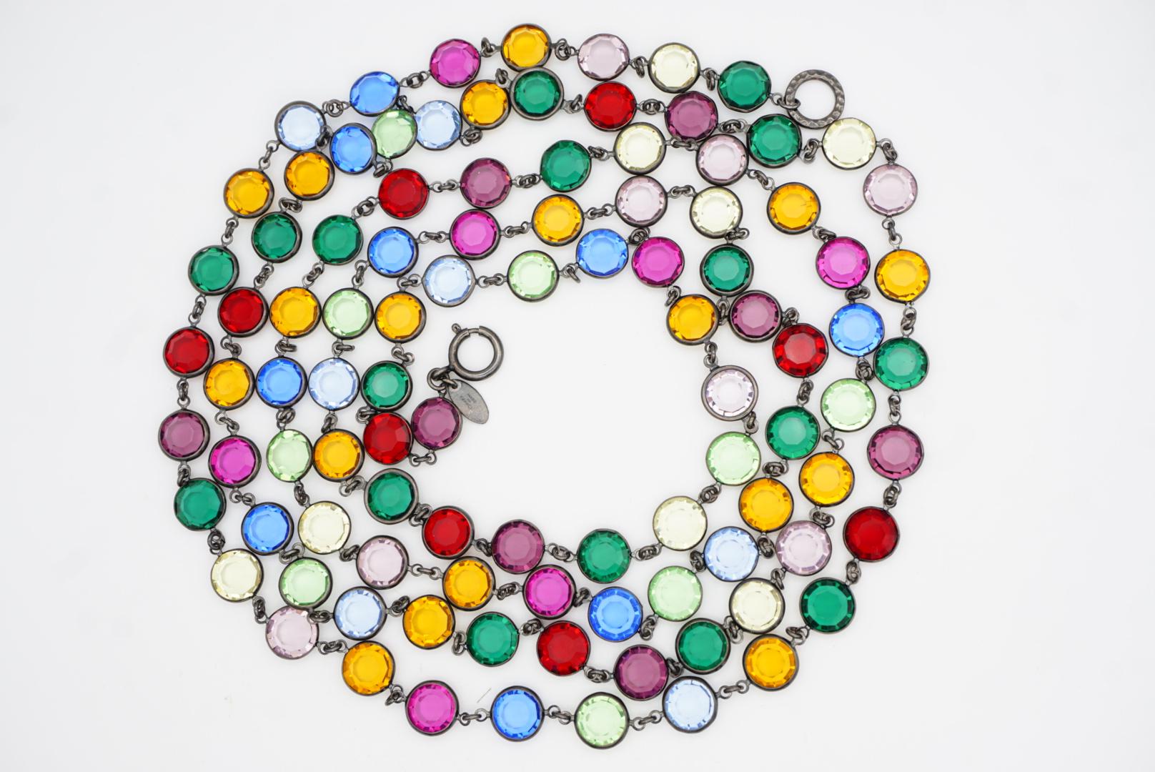 Chanel Vintage 1984 Collana lunga in rubino, smeraldo, zaffiro e cristalli con castone Sautoir in vendita 5