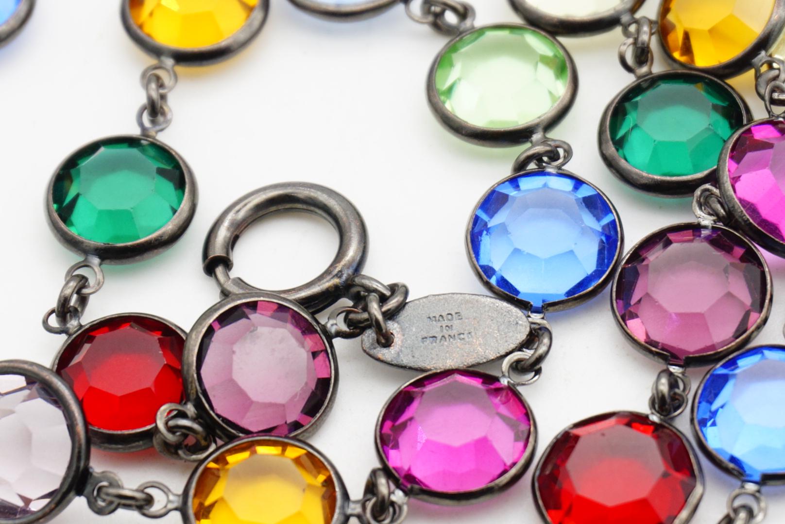 Chanel Vintage 1984 Collana lunga in rubino, smeraldo, zaffiro e cristalli con castone Sautoir in vendita 9