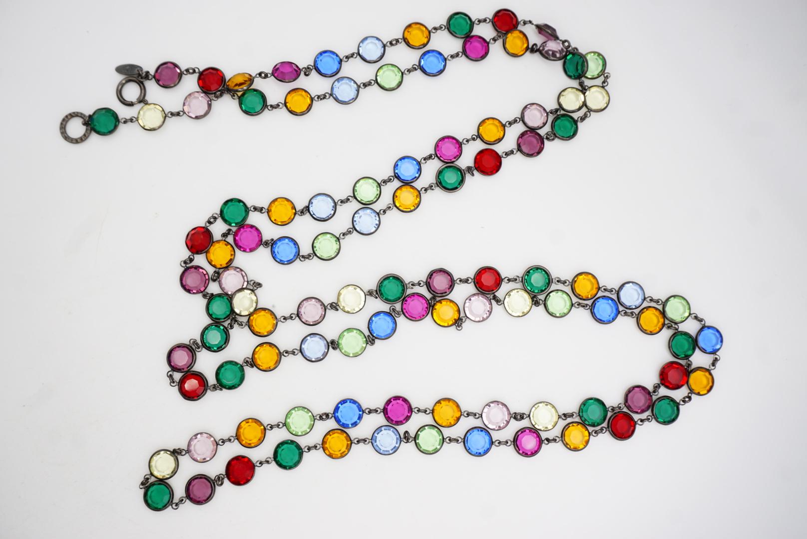Chanel Vintage 1984 Collana lunga in rubino, smeraldo, zaffiro e cristalli con castone Sautoir in vendita 11