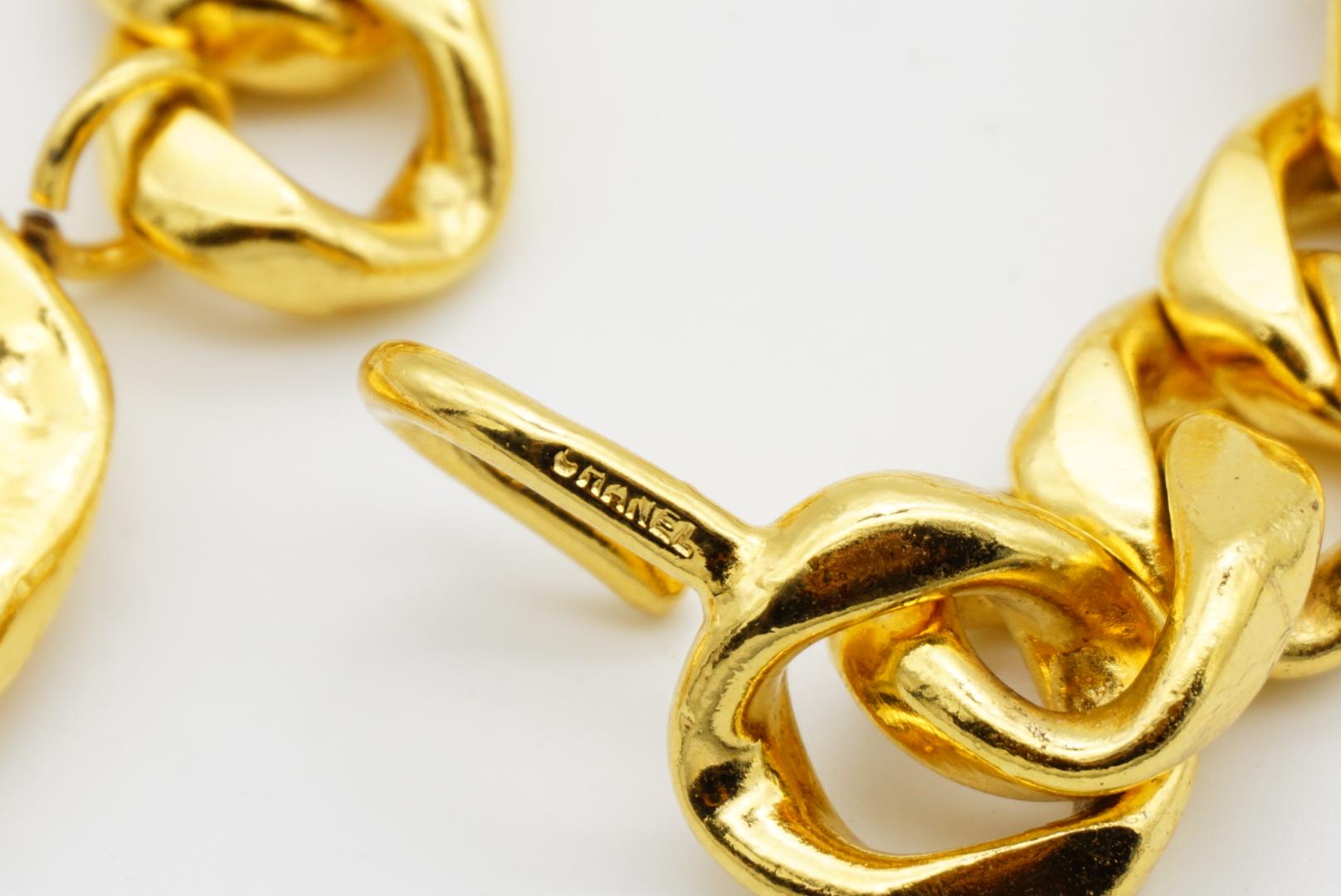 Chanel Vintage 1984 Medaillon CC Logo Schwarzes Leder Dreireihiger Halskette Gürtel mit Medaillon im Angebot 11